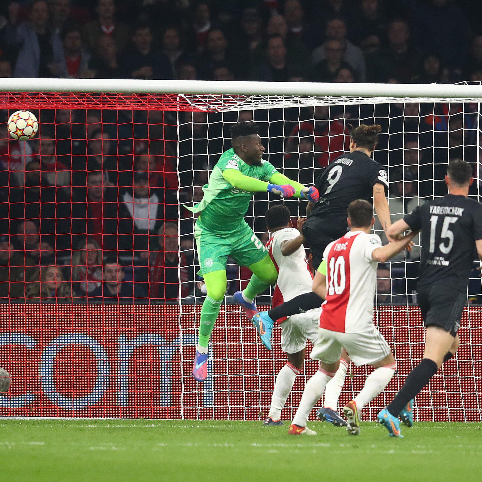 $!Ajax y Edson Álvarez quedan fuera gracias al gol del uruguayo Darwin Núñez