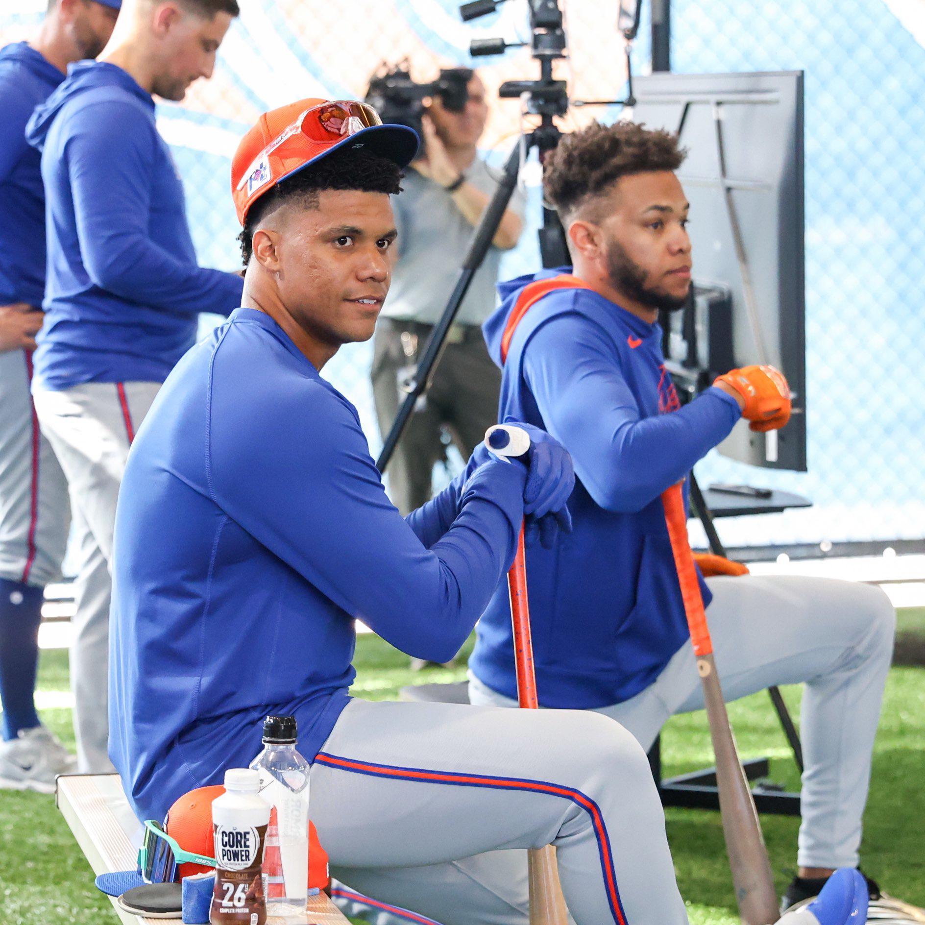 $!Juan Soto atrajo una multitud de miradas con su llegada a los entrenamientos de Mets