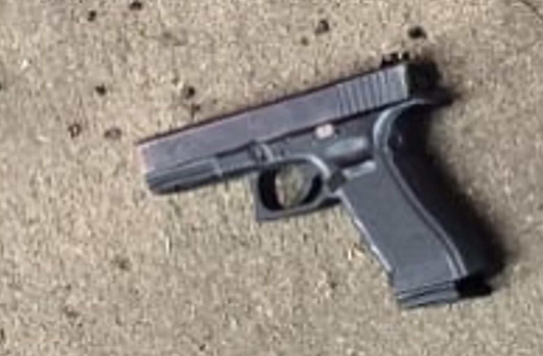 $!Aseguran arma, dinero y camioneta durante operativo en Cosalá