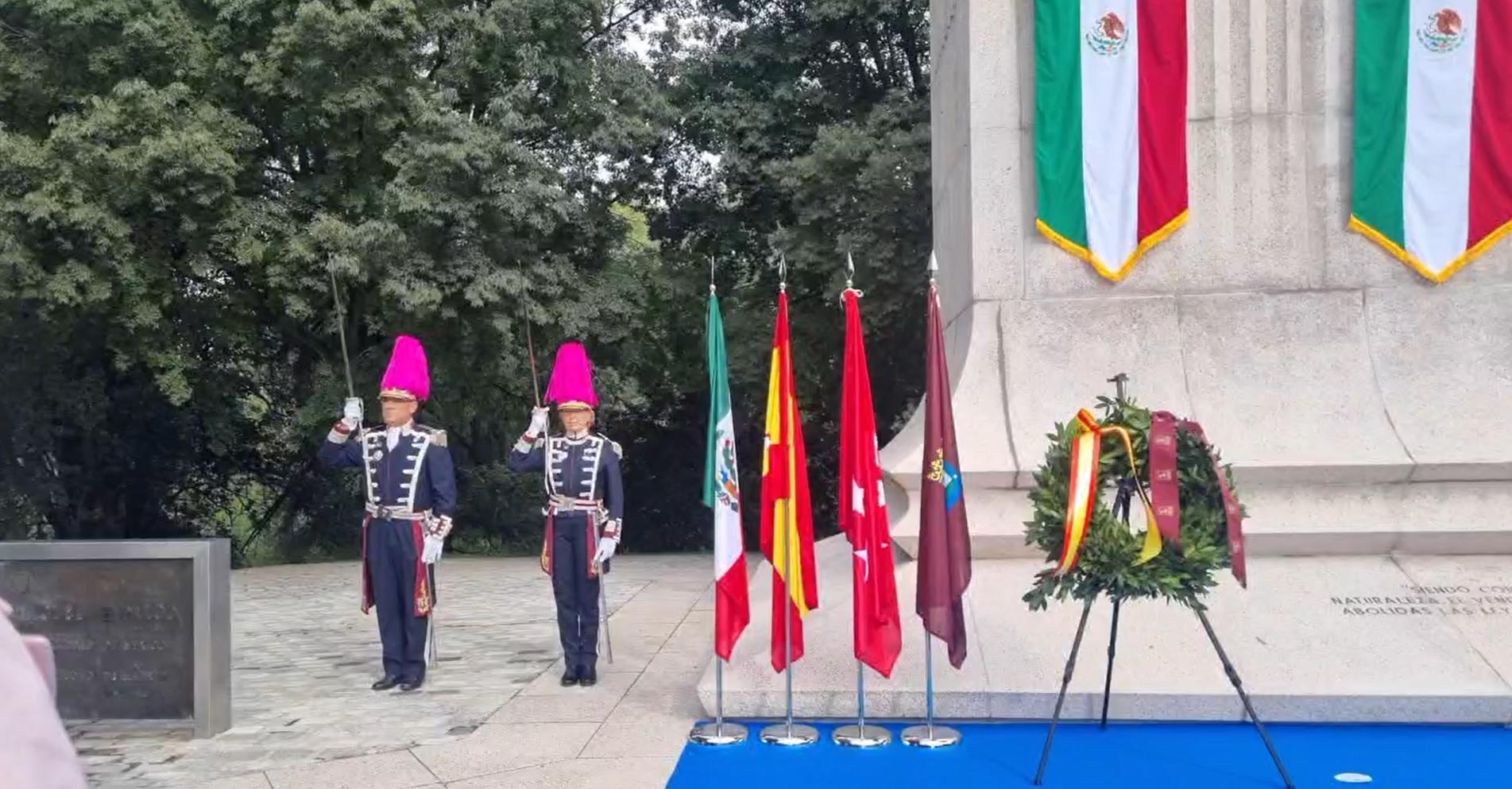 $!Embajador Quirino Ordaz Coppel da el Grito de Independencia en España
