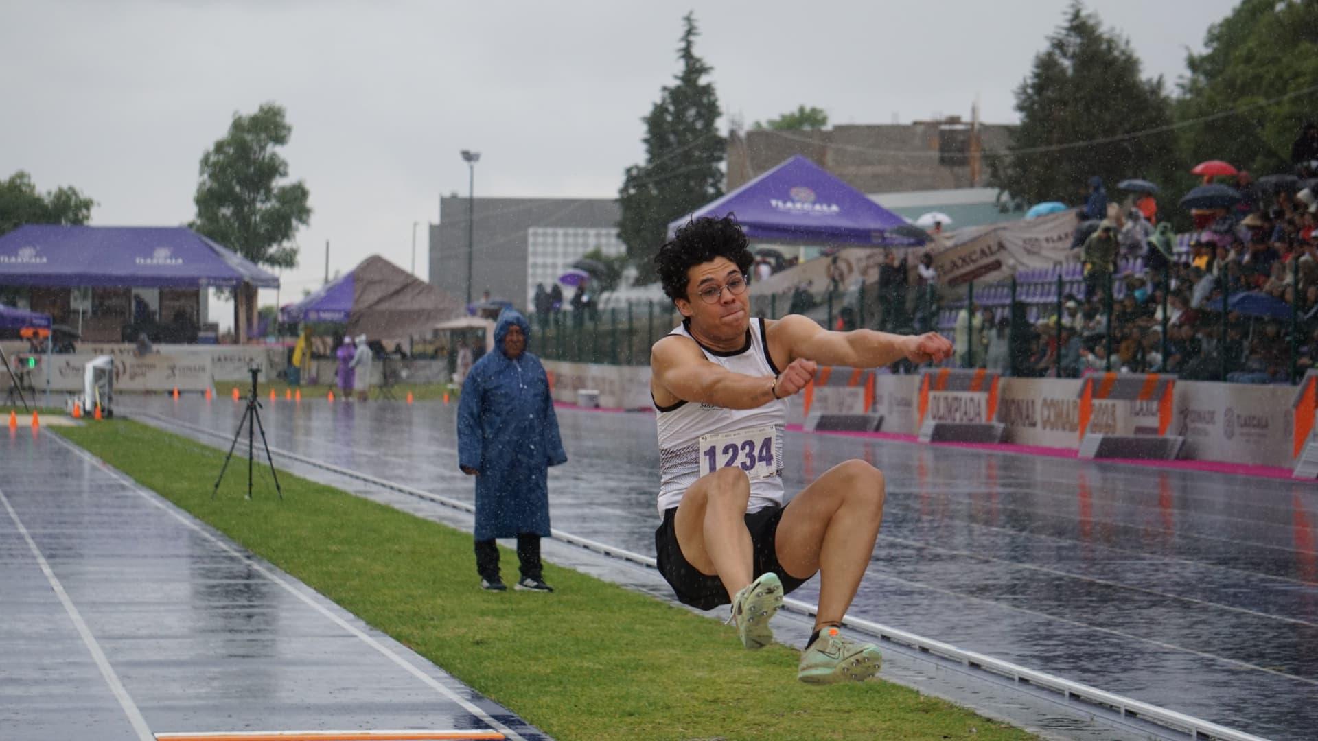 $!Diego Hernández da la cuarta medalla de oro en atletismo para Sinaloa