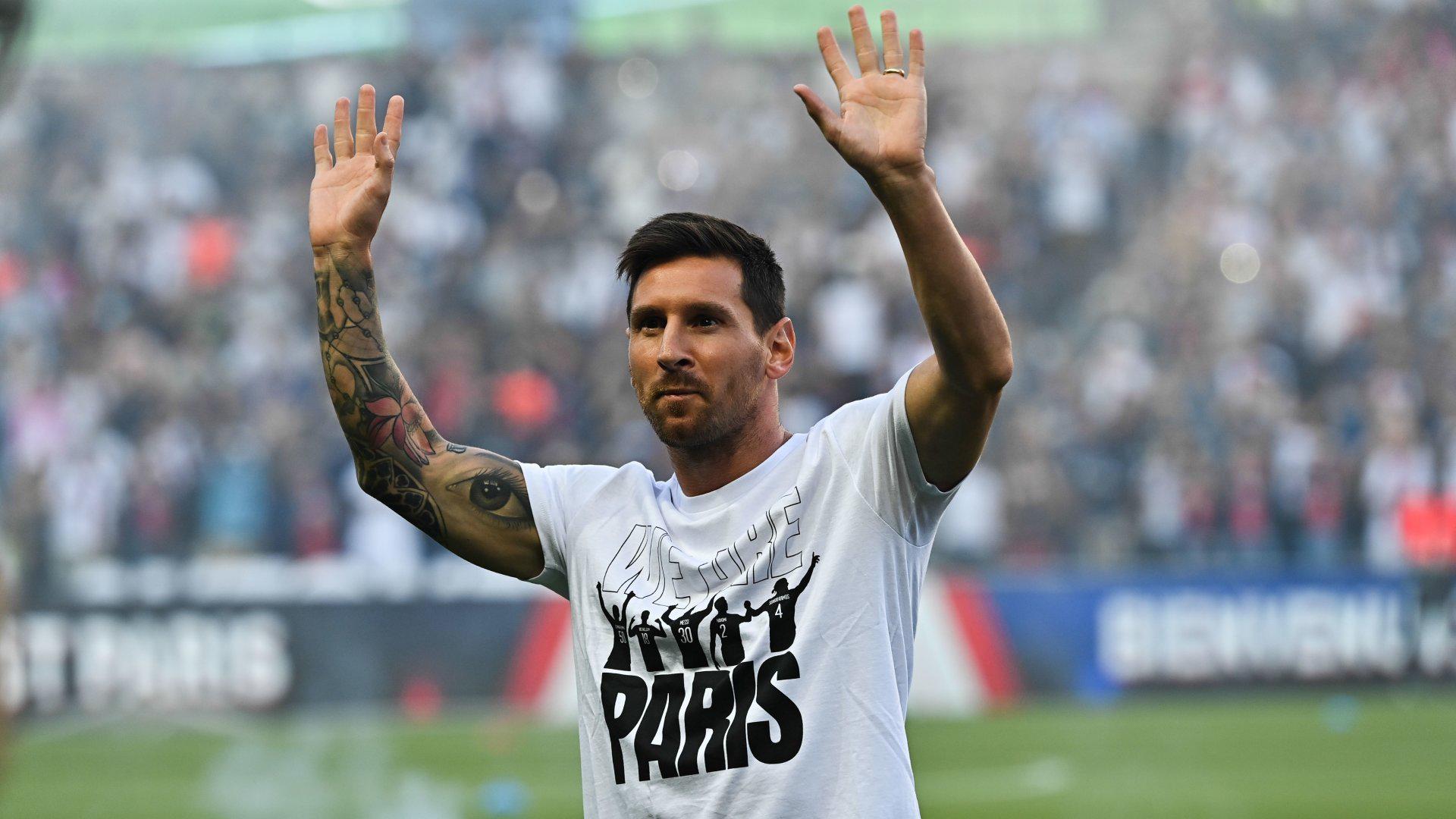 $!Messi tiene impresionante bienvenida de la afición en el Parque de los Príncipes