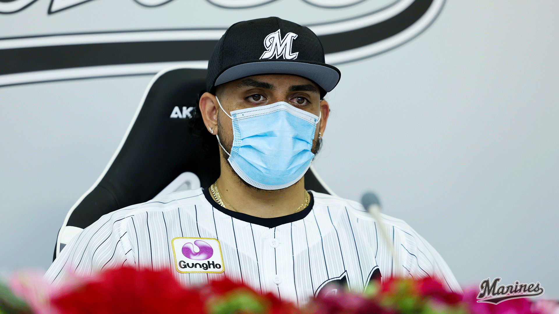 $!Sinaloense Roberto Osuna es presentado por los Chiba Lotte de Japón