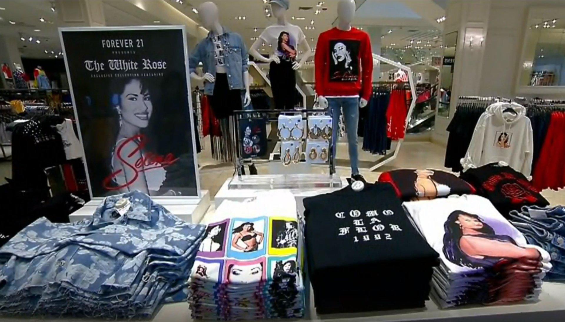 $!Hoy se puede encontrar la cara de Selena en todo tipo de souvenirs.