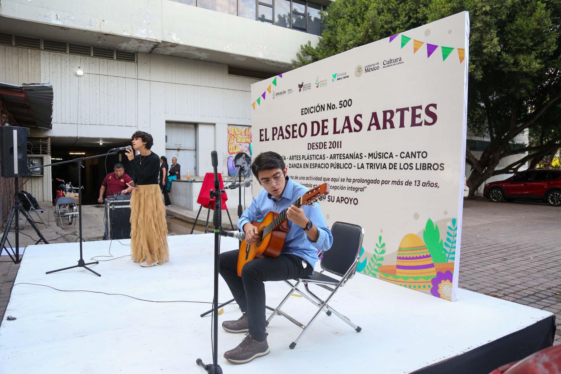 $!Nereida Osuna, acompañada por Julio César Cervantes en la guitarra, compartieron su arte.