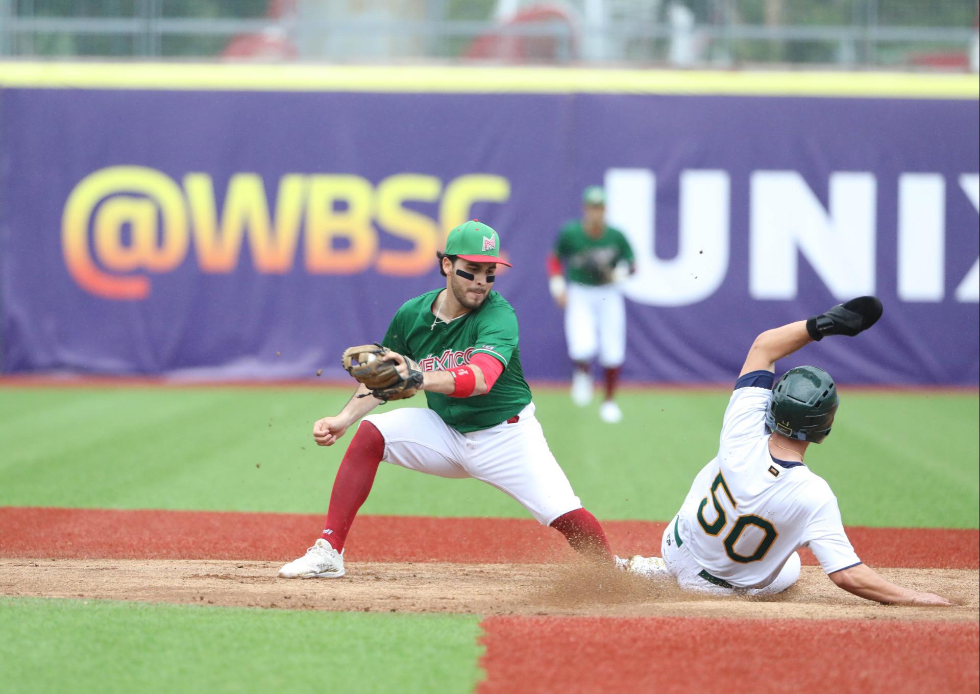 $!Sinaloense Manuel Castro debuta con triunfo en Mundial de Beisbol U23