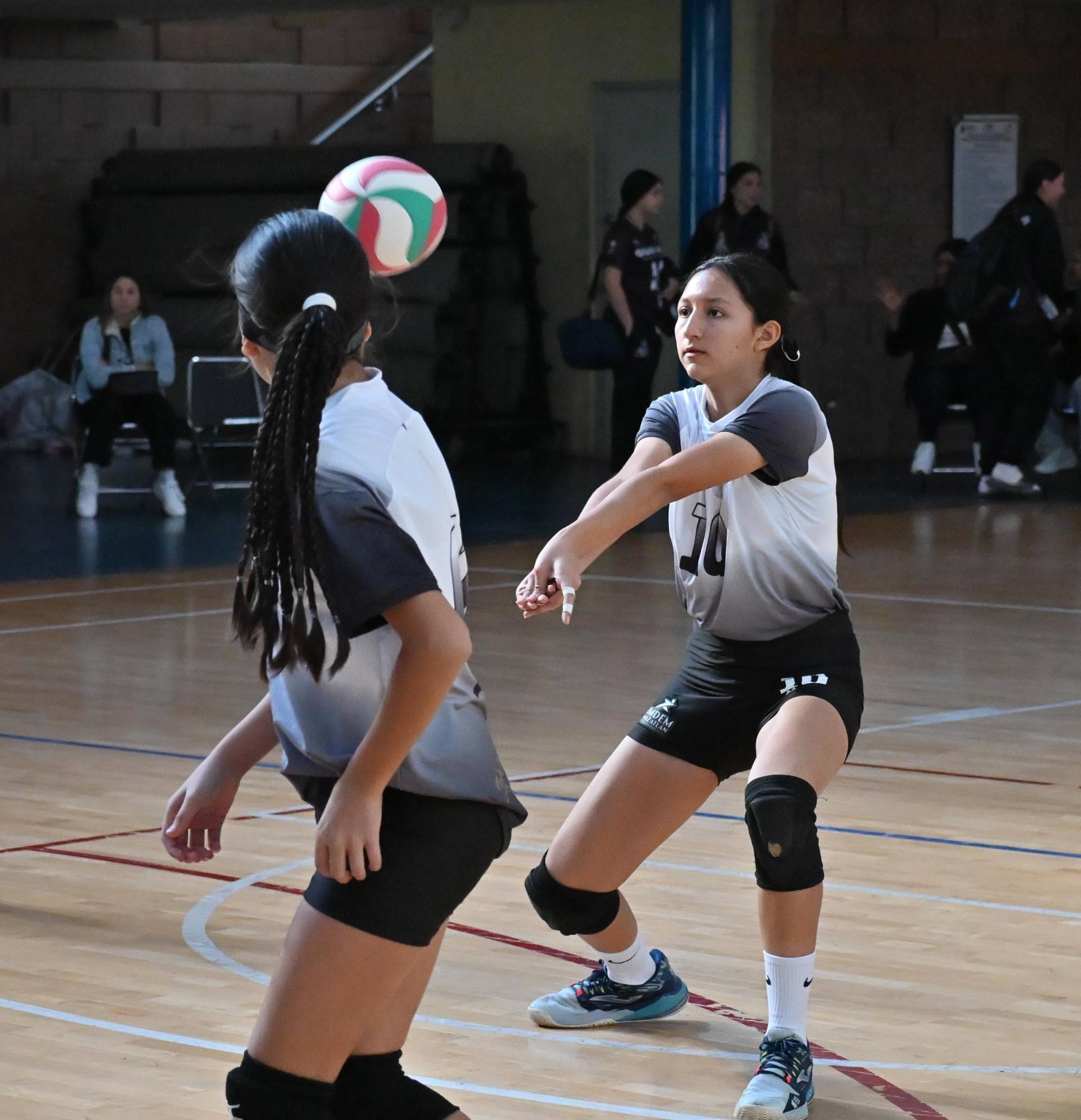 $!Se entrega Mazatlán, pero cae en el voleibol femenil de la etapa estatal de los Nacionales