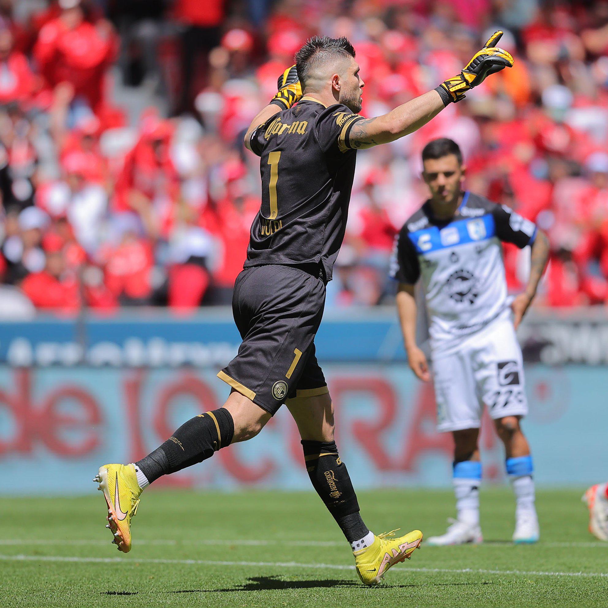 $!Toluca salió endiablado y venció 3-1 a Querétaro con doblete de Gacelo y gol de Volpi