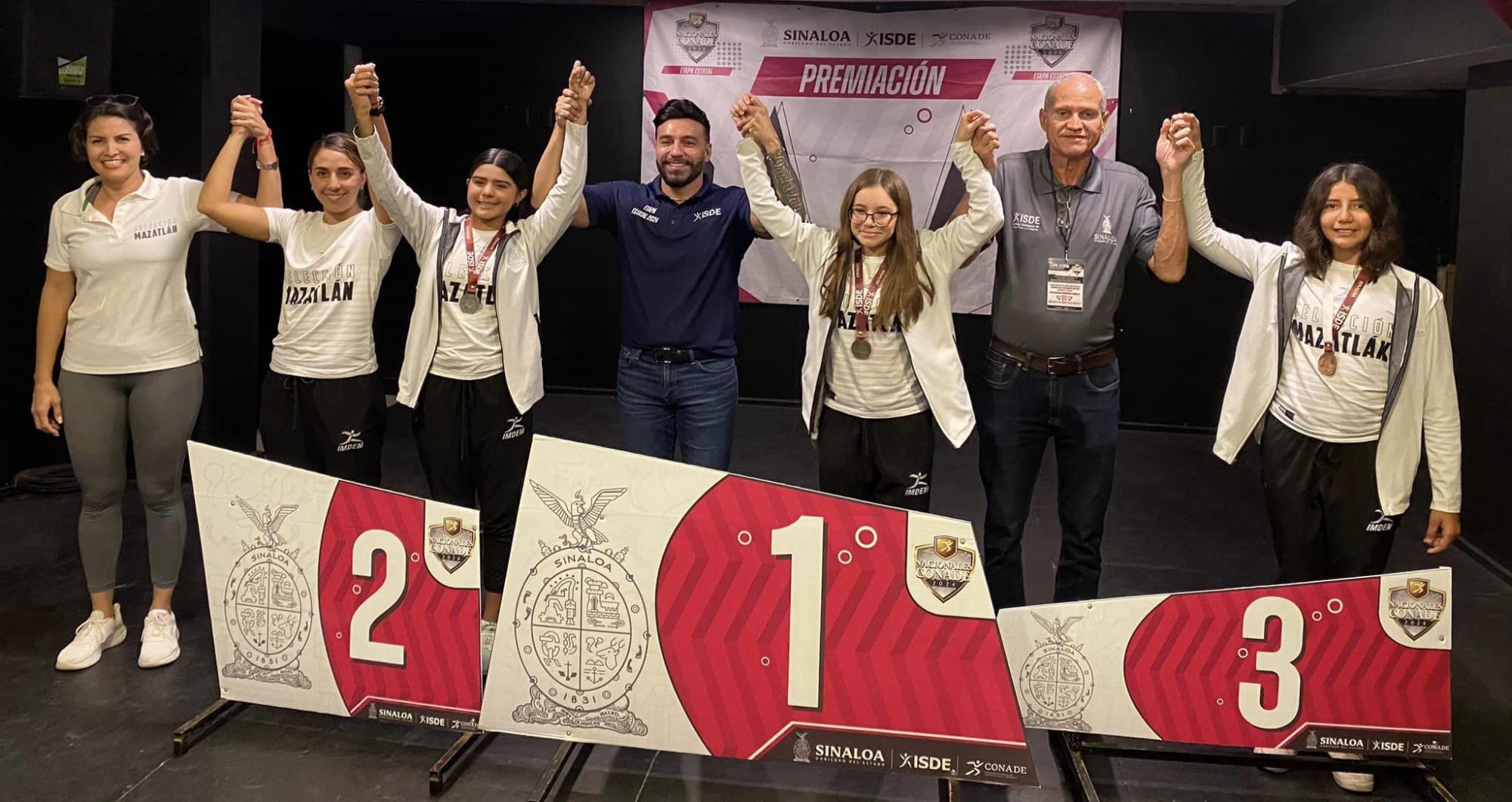 $!Atletas mazatlecos dicen presente en Acuatlón estatal