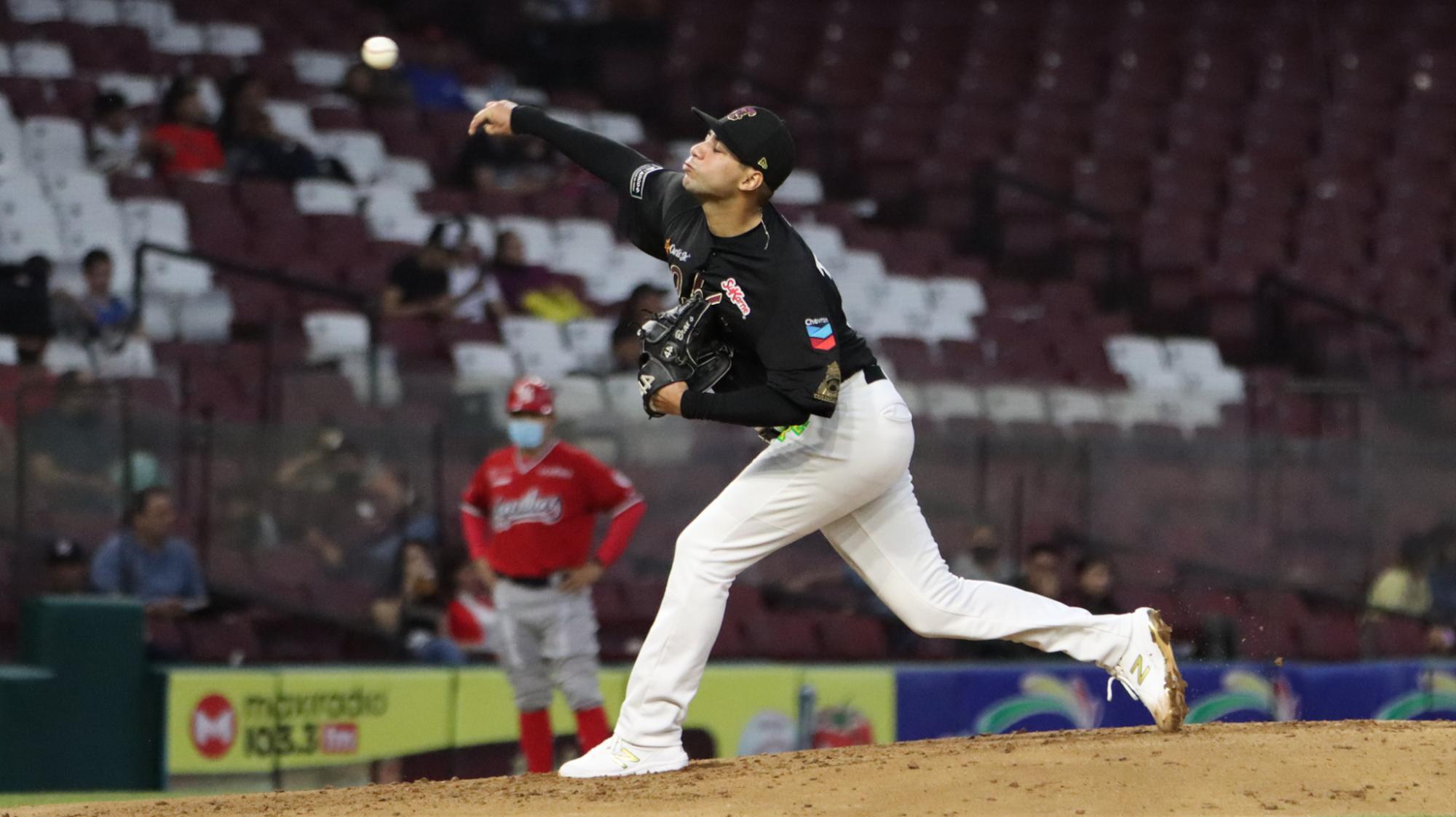 $!Águilas de Mexicali se lleva la serie de Culiacán