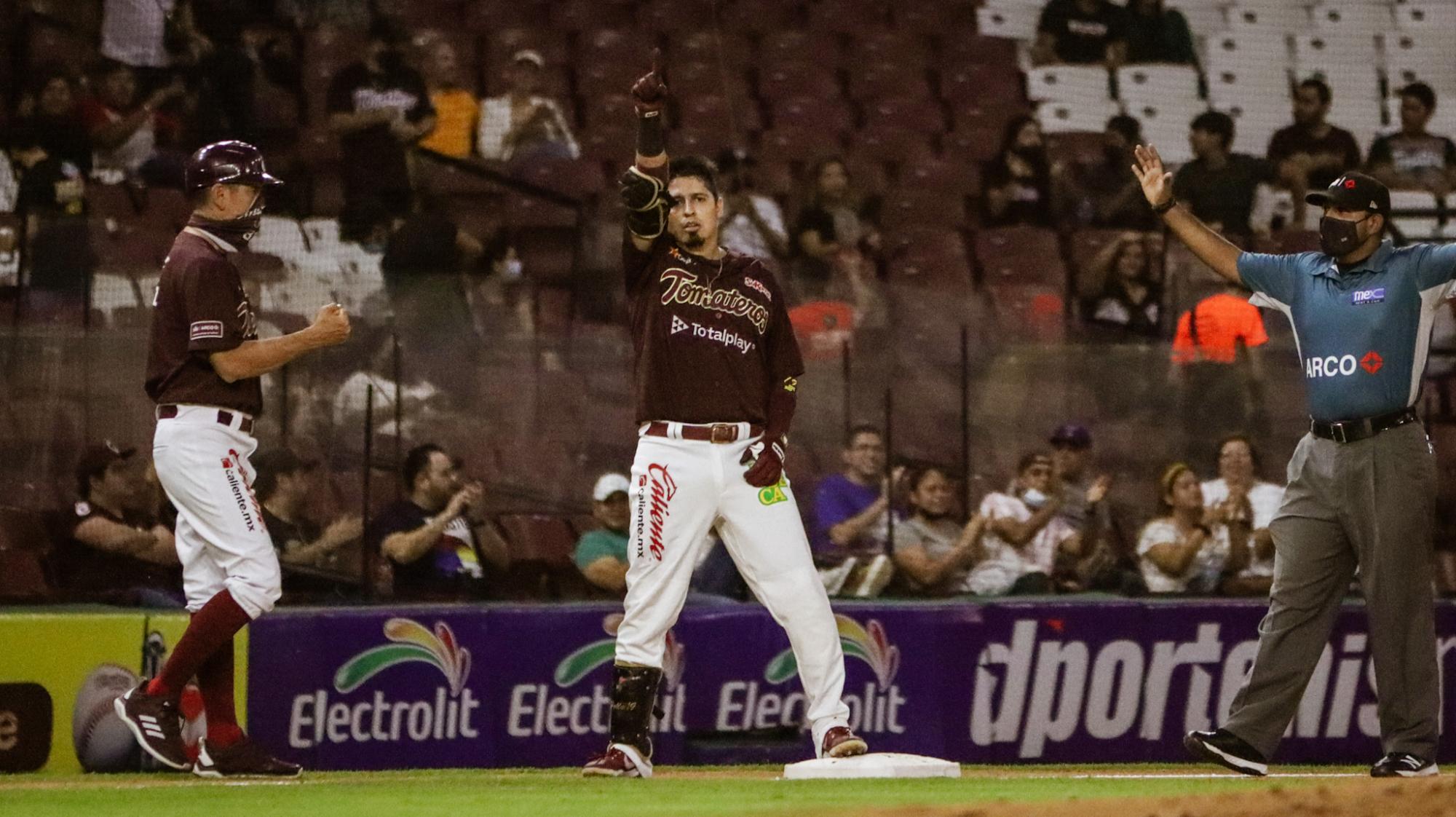 $!Venados de Mazatlán vence a Tomateros de Culiacán y se quita la barrida