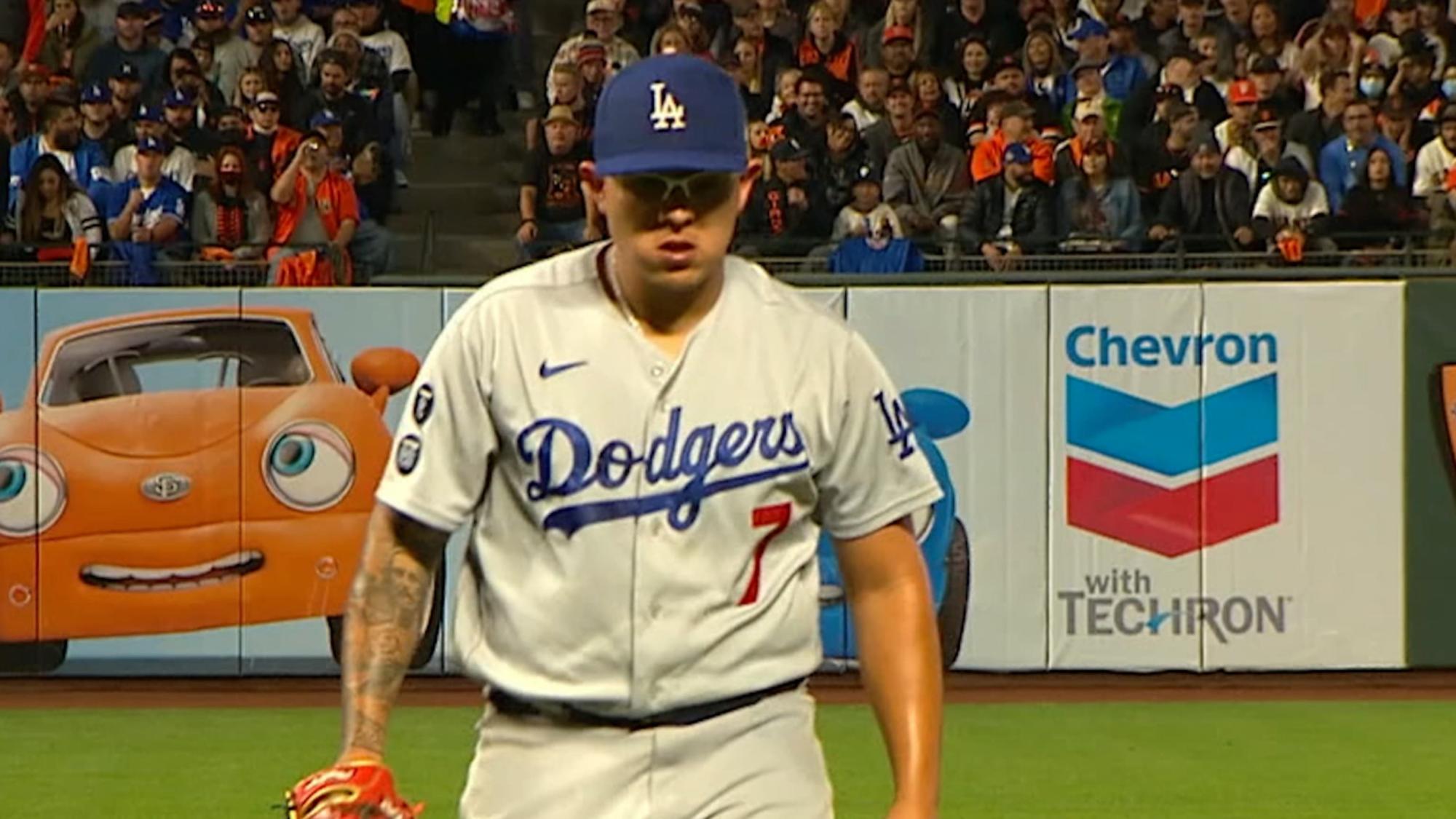 $!Julio Urías supera a Fernando Valenzuela en ponches en playoffs