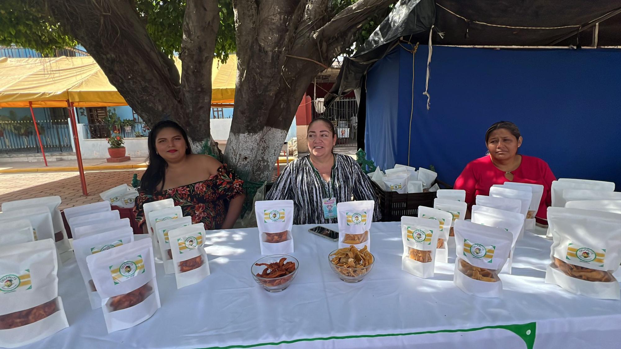 $!Realizan muestra gastronómica ‘Mujeres emprendedoras de Chametla’