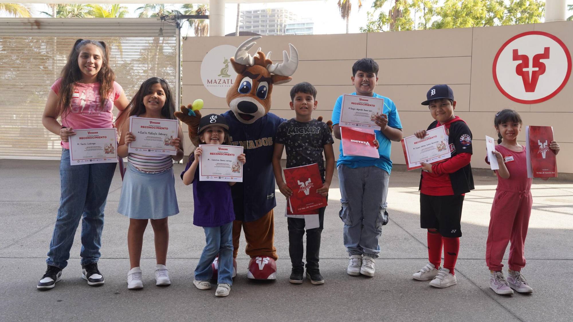 $!Venados de Mazatlán celebra su primer Taller de Dibujo Infantil