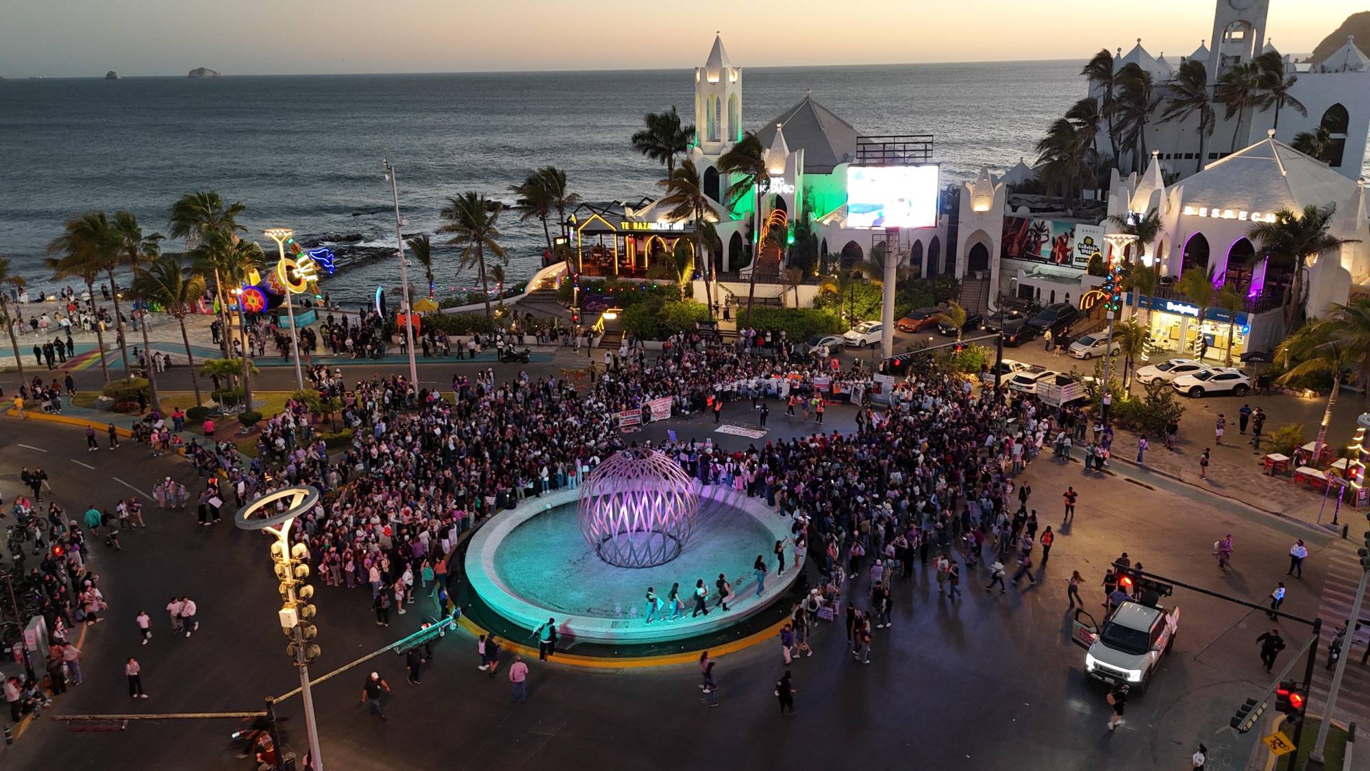 $!Mujeres en Mazatlán denuncian violencia, desigualdad y discriminación en el 8M