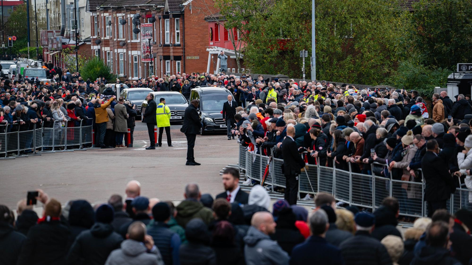 $!Mánchester despide a Bobby Charlton en su funeral