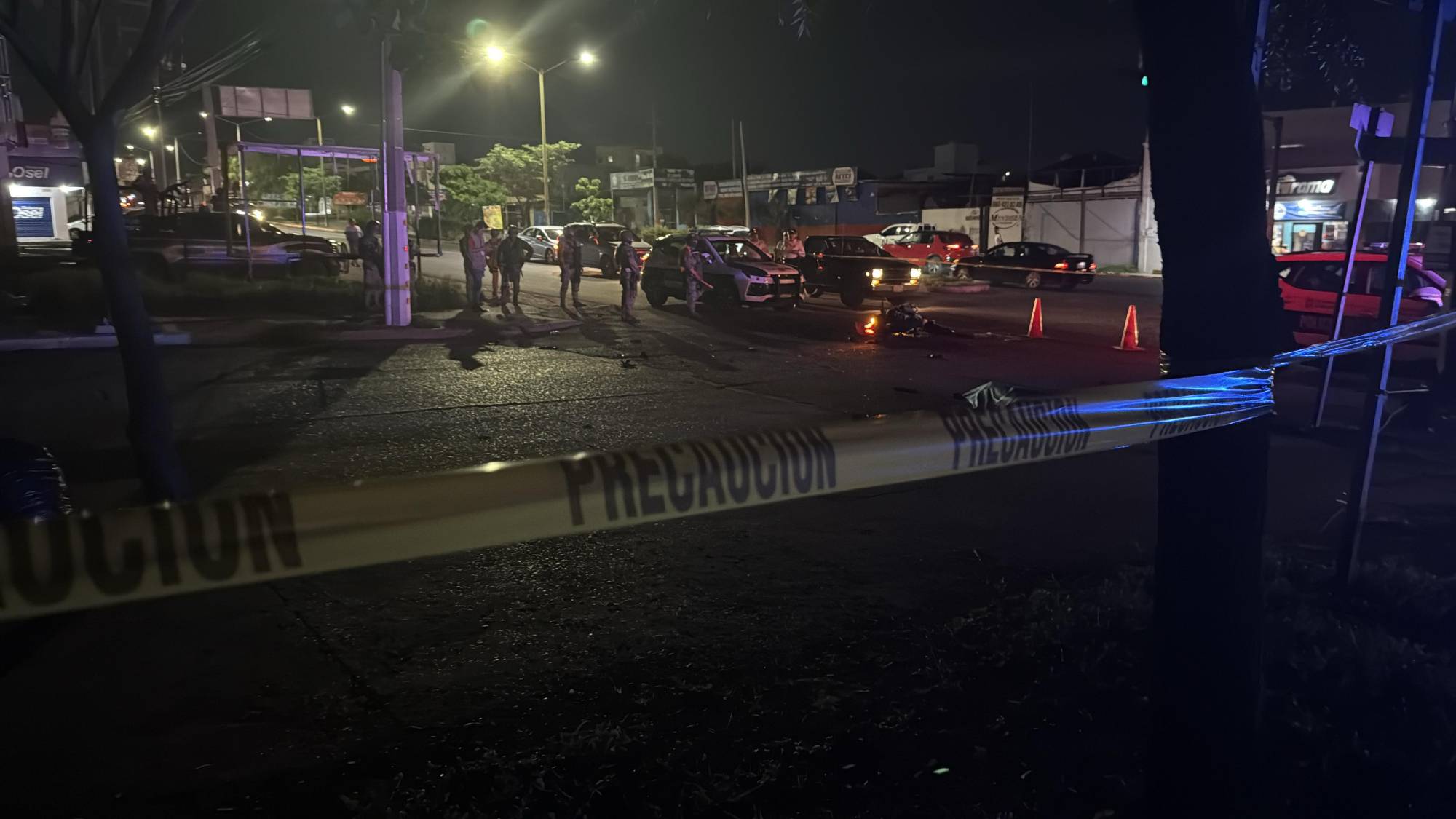 $!Motociclista muere tras ser embestido por camioneta en Culiacán
