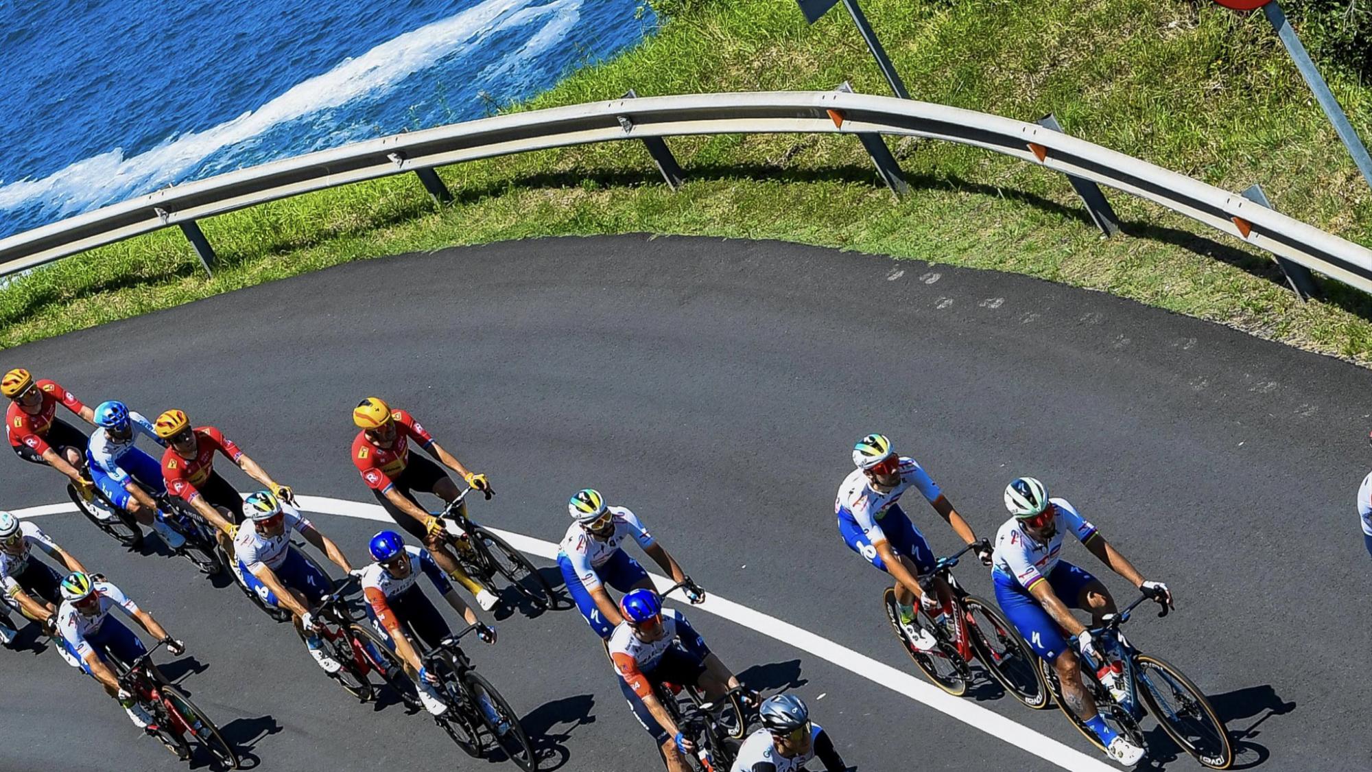 $!Jasper Philipsen se lleva una dulce victoria al esprint en Bayona y Adam Yates sigue líder