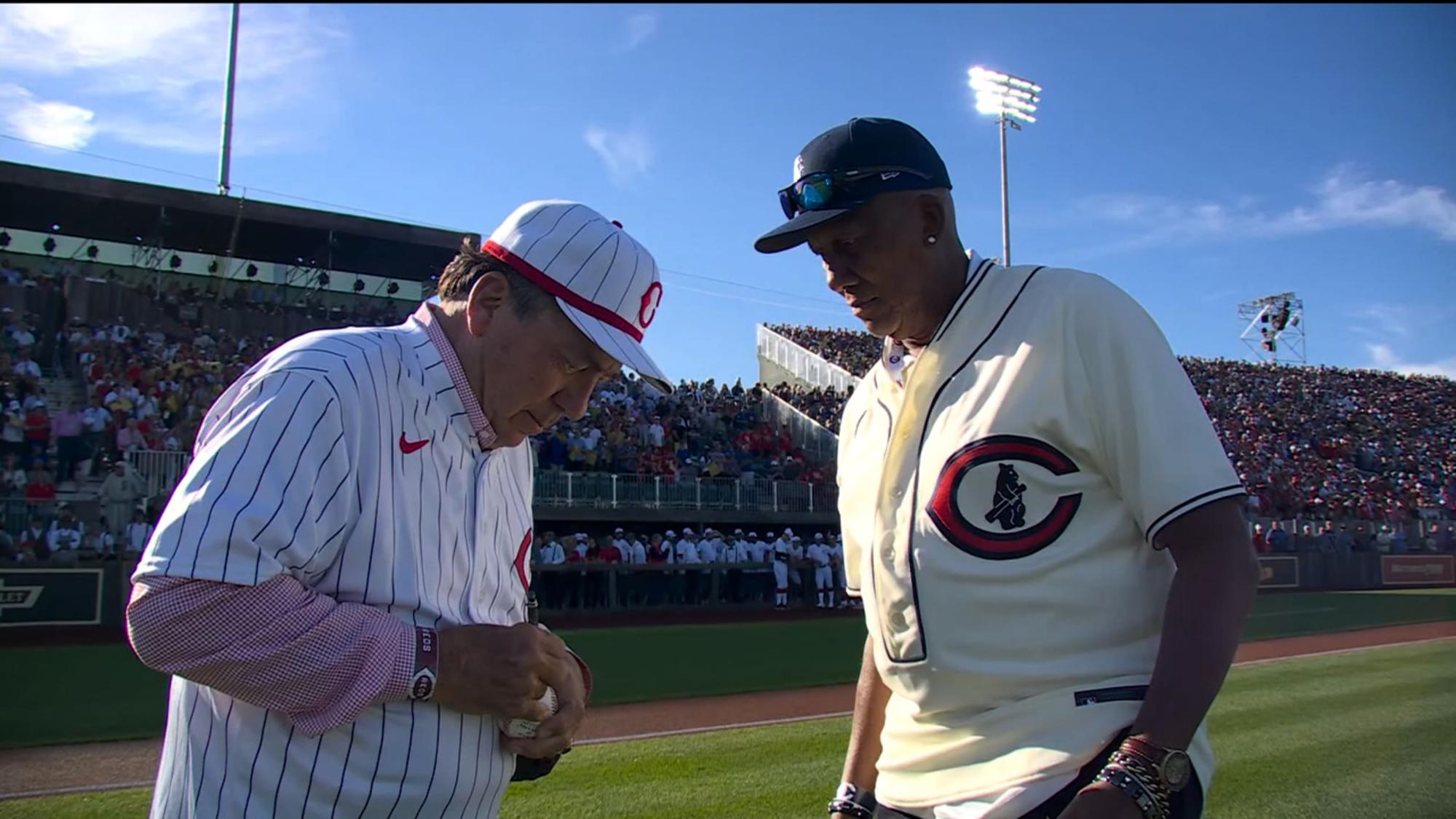 $!Los Griffey abren la velada en el Field of Dreams: ‘Papá, ¿quieres jugar?’