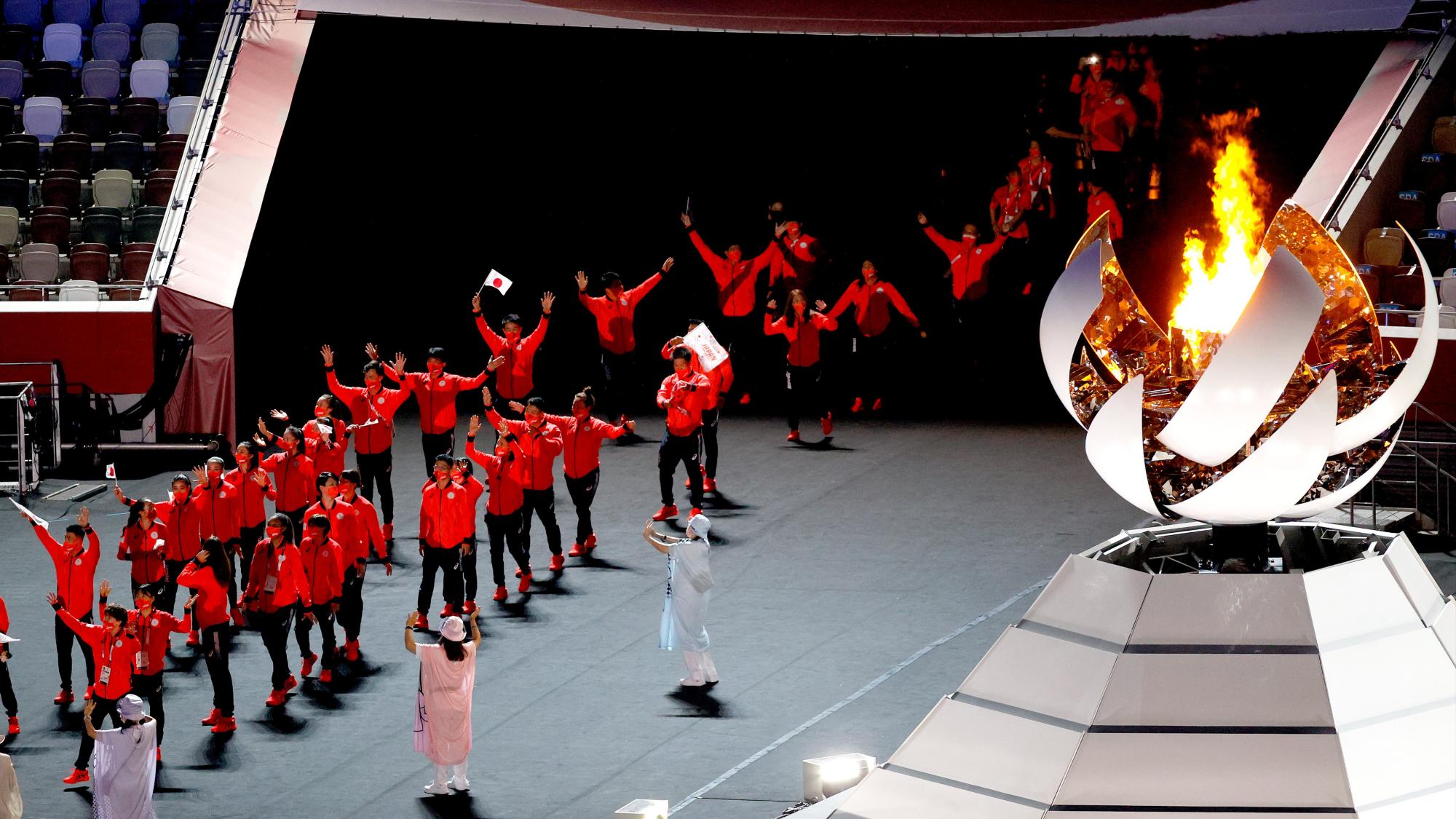 $!El fuego olímpico se apaga: Tokio 2020 llega a su fin con emotiva ceremonia de clausura