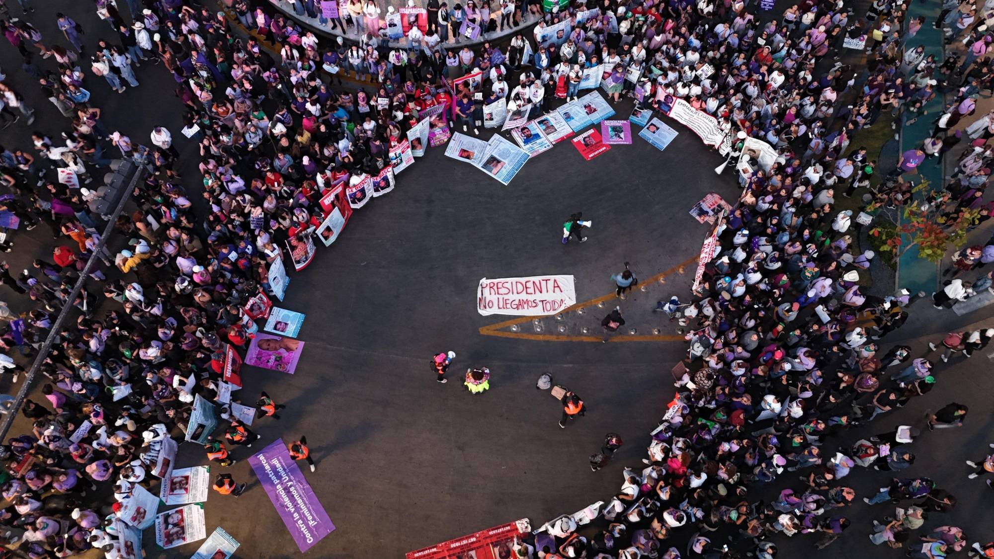$!Mujeres en Mazatlán denuncian violencia, desigualdad y discriminación en el 8M