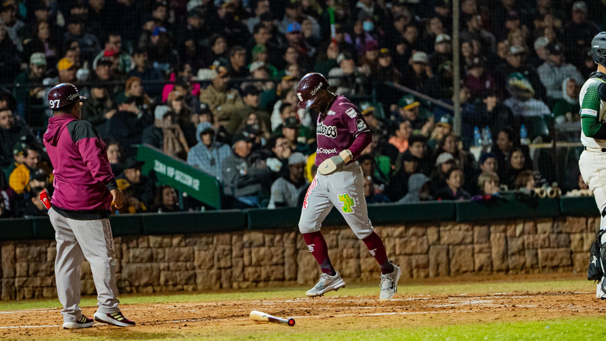 $!Tomateros se lleva emocionante triunfo ante Cañeros para tomar ventaja en las semifinales