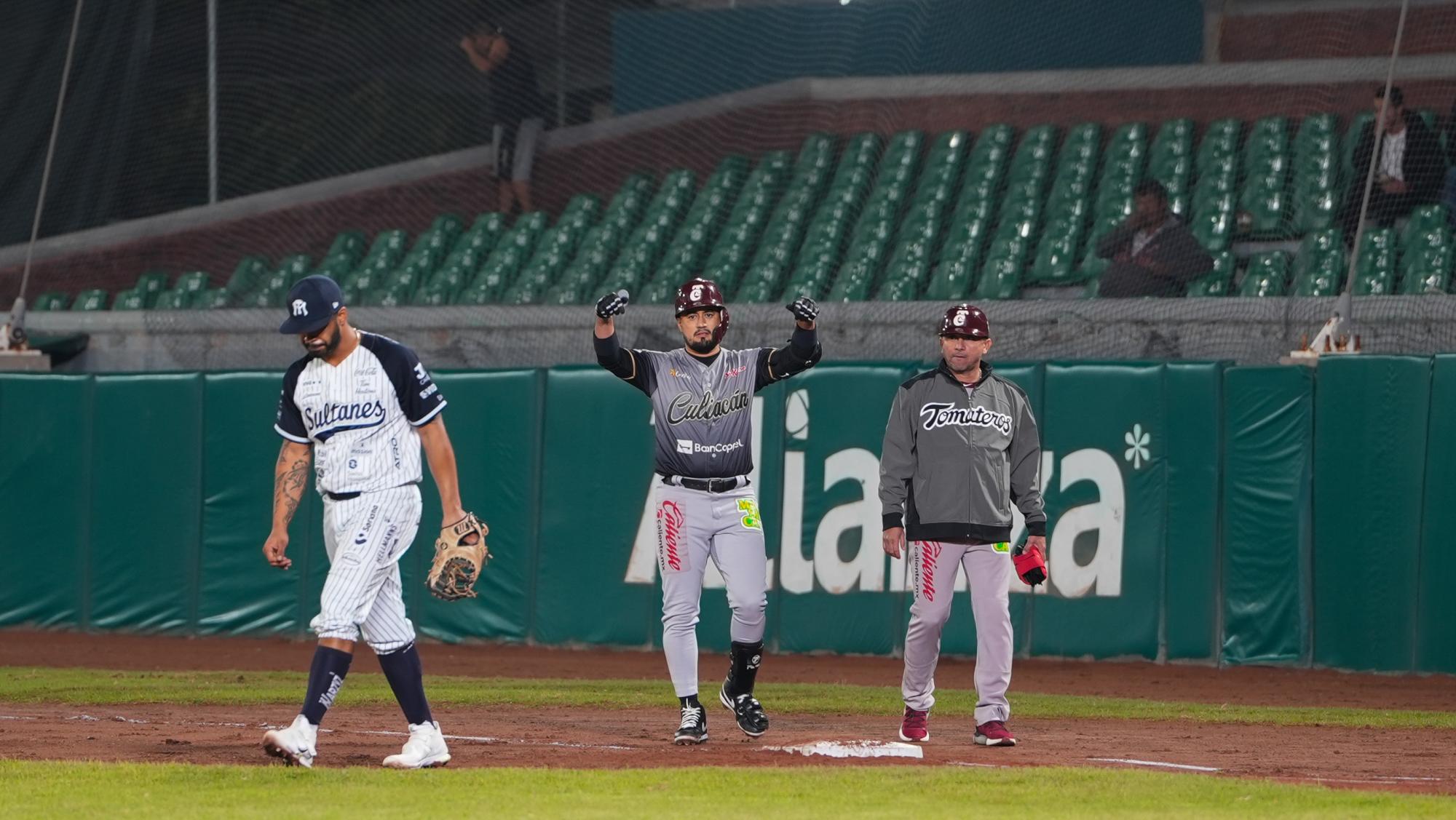 $!Tomateros cae ante Sultanes en juego recortado por neblina