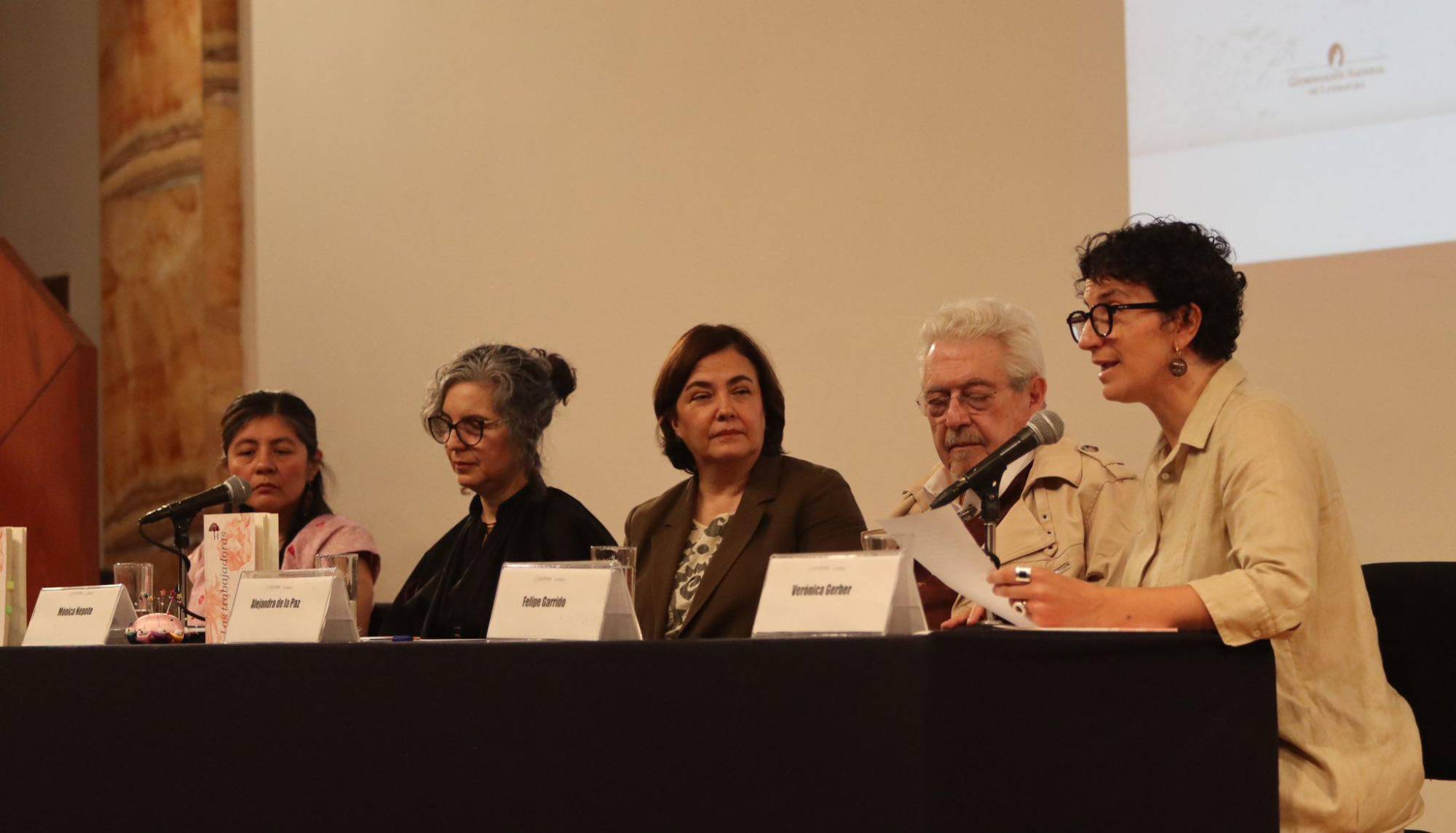 $!Mónica Nepote estuvo acompañada por Alejandra de la Paz, Felipe Garrido, y las escritoras Diana del Ángel y Verónica Gerber.