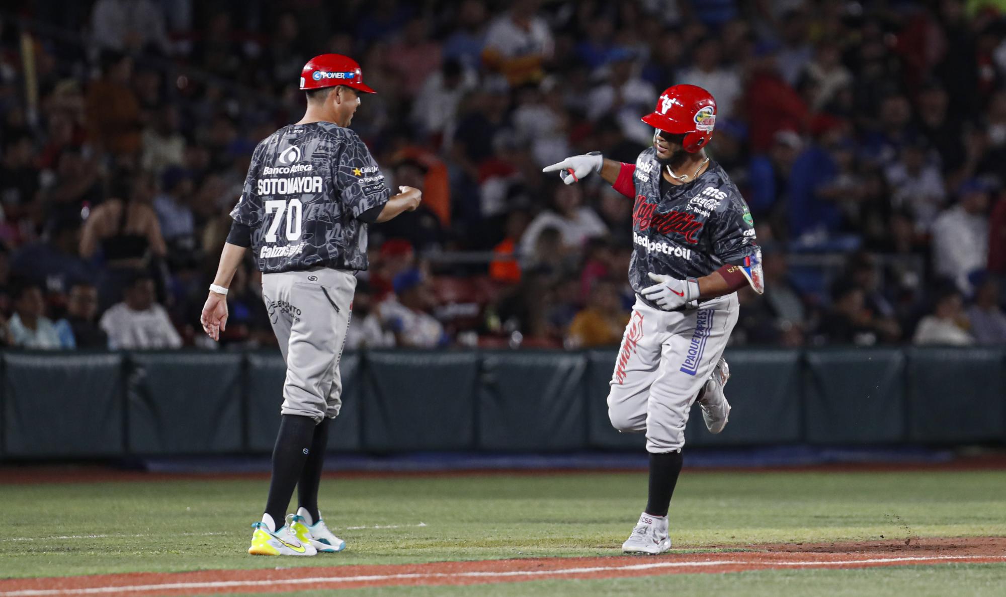 $!Venados de Mazatlán inicia la temporada con dramático triunfo ante Charros de Jalisco
