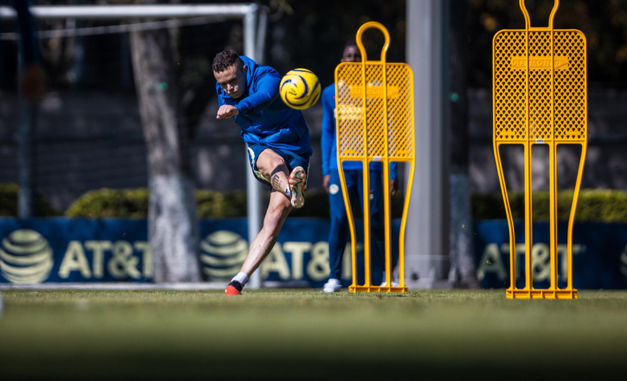 $!‘Cabecita’ Rodríguez podría salir del América para irse a la MLS