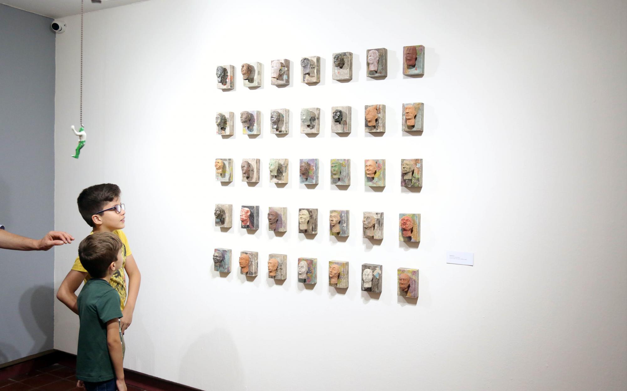 $!Esta pieza se conforma de 35 esculturas en miniatura.