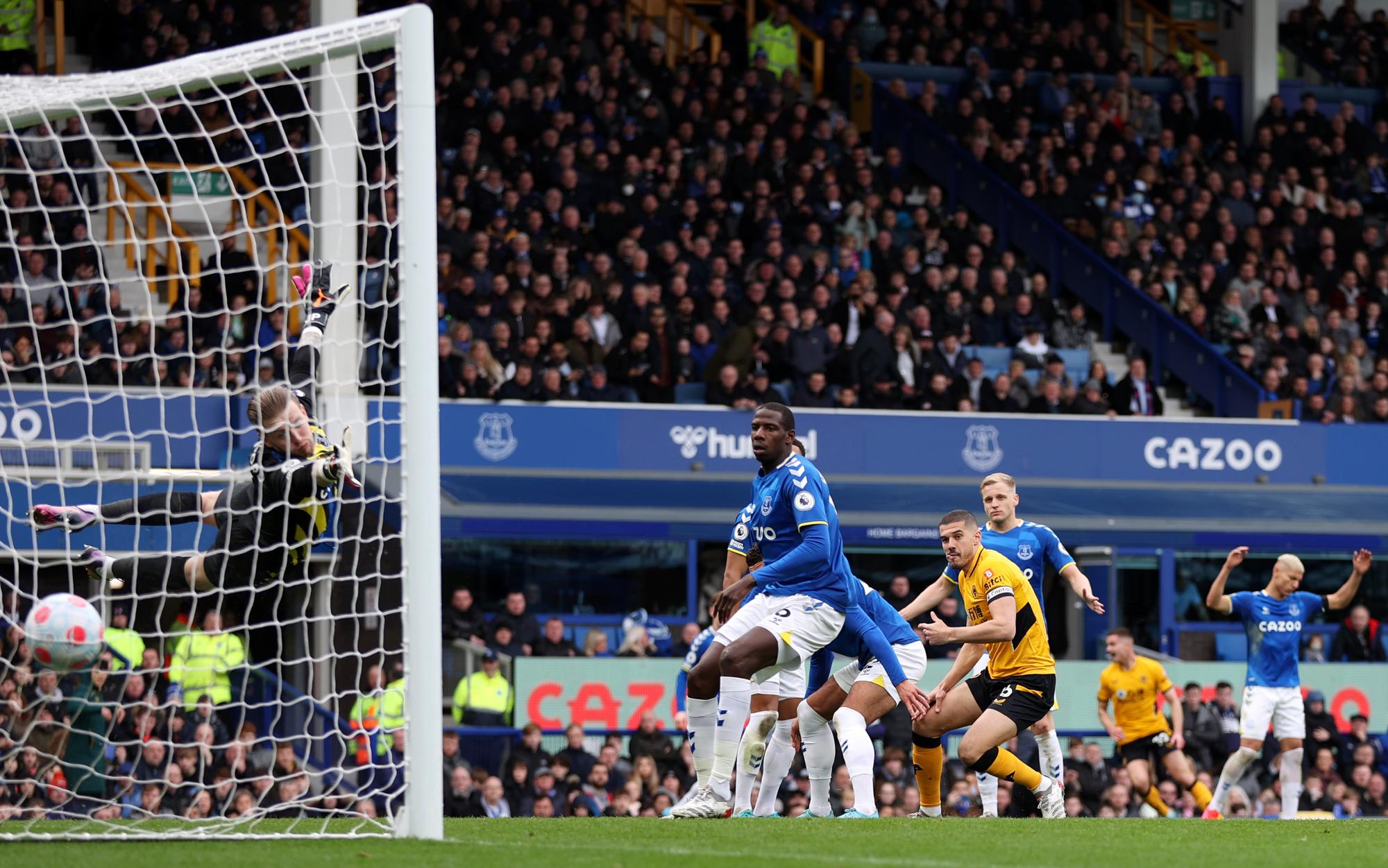 $!Raúl Jiménez y los Wolves hunden más al Everton