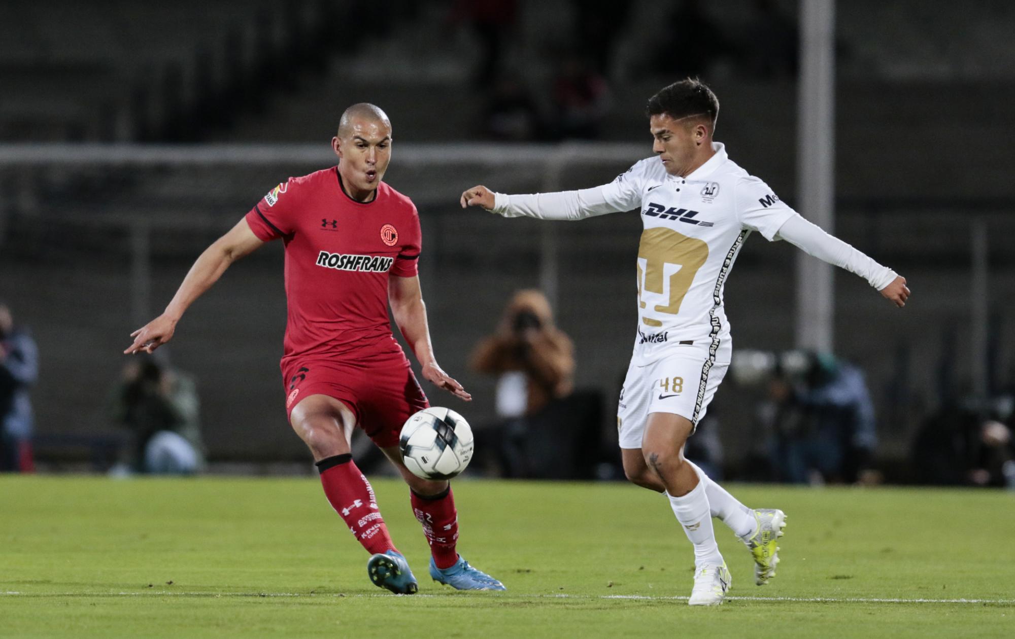 $!Pumas aplastó al Toluca apoyado en su arsenal brasileño