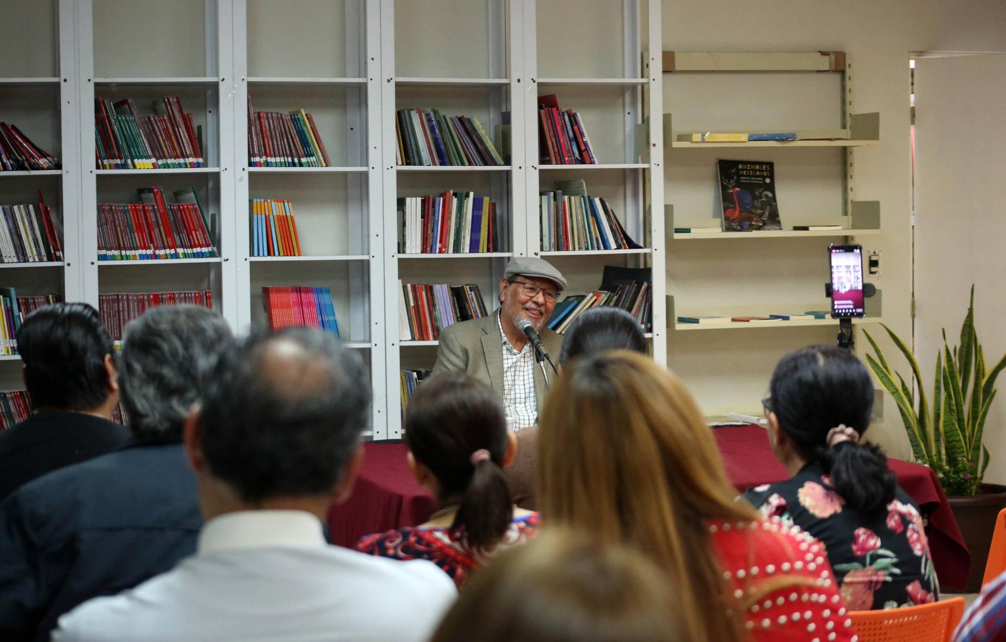 $!El escritor sinaloense compartió muchas anécdotas.
