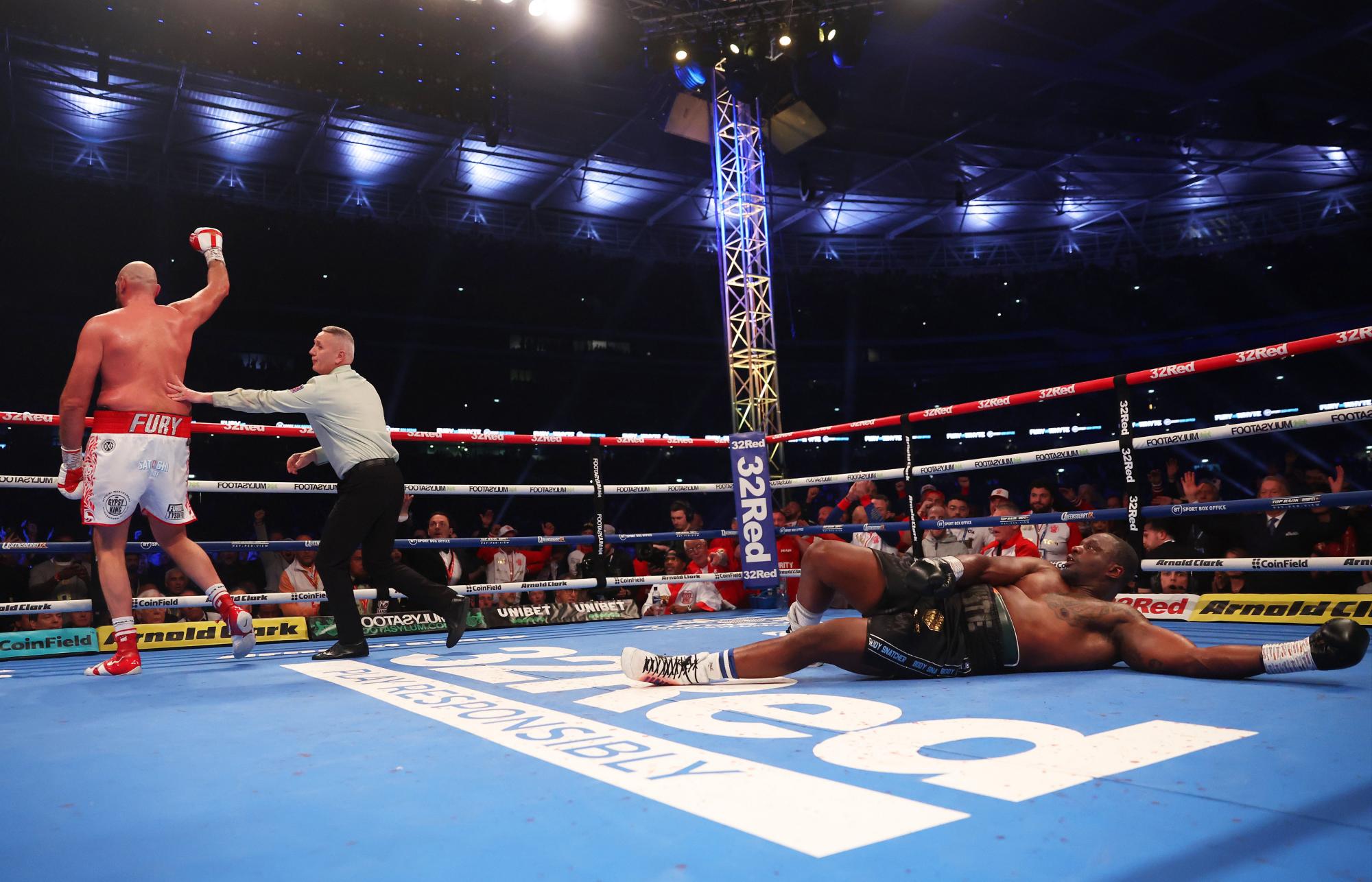 $!Tyson Fury selló su retiro del boxeo con nocaut ante Dillian Whyte