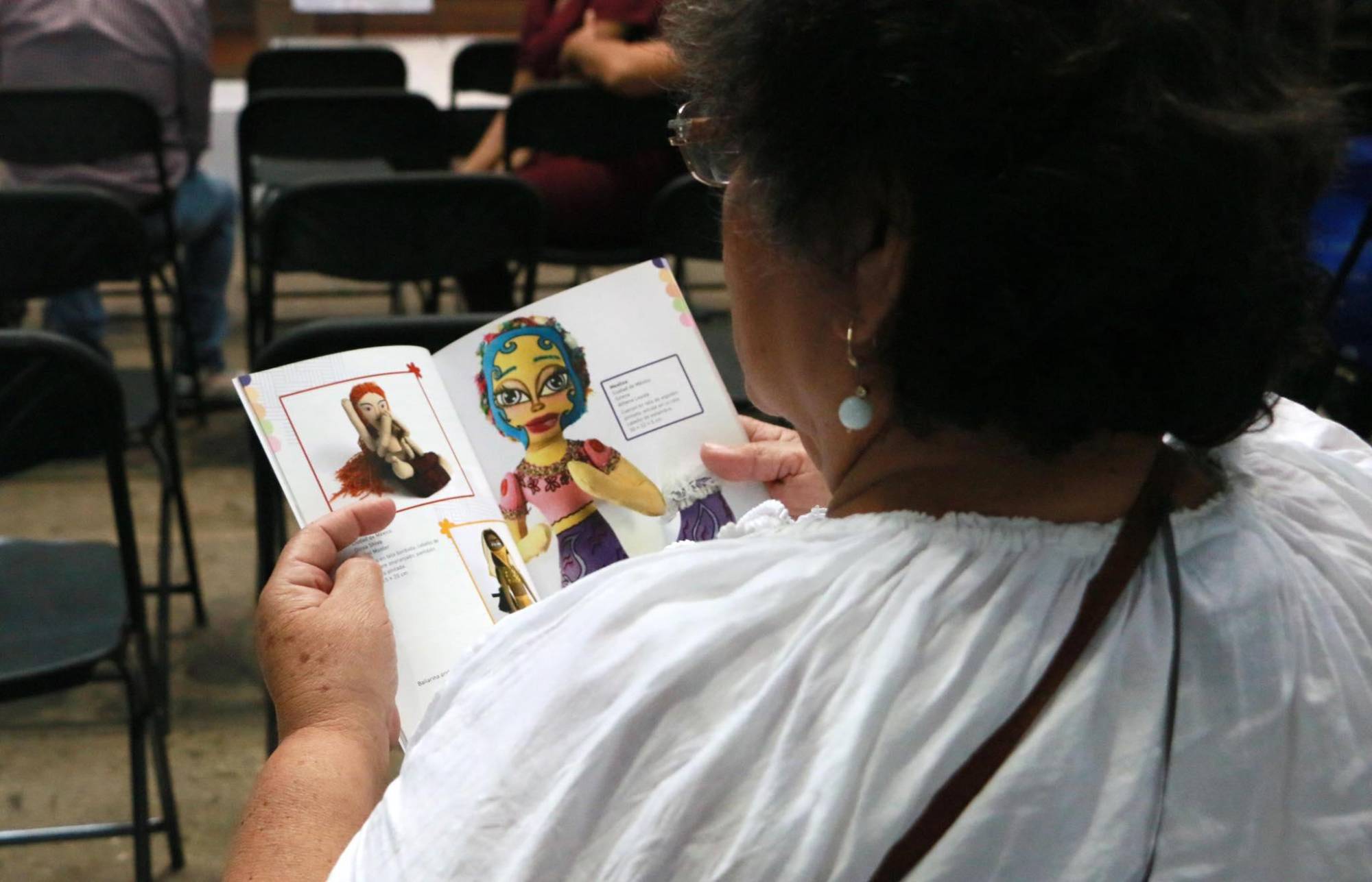 $!El libro da voz a los creadores de muñecas artesanales.