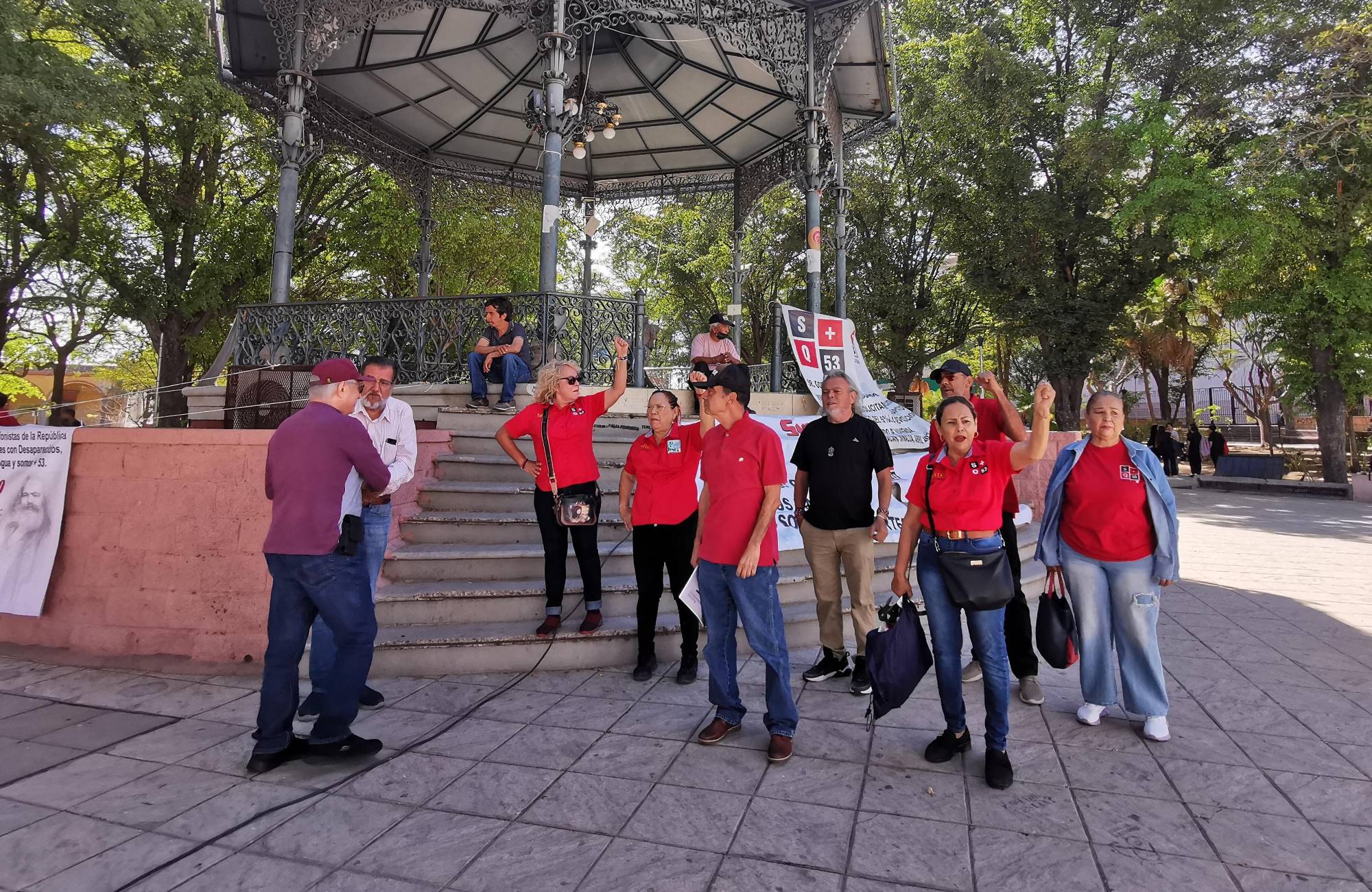 $!Con apenas siete trabajadores, CNTE realiza marcha en Culiacán por el Día del Trabajo