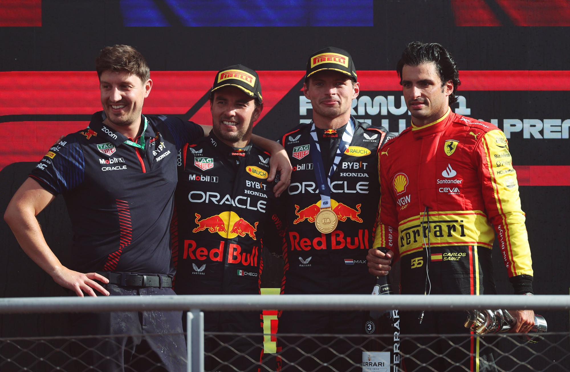 $!Checo reconoce que batalla con Sainz ‘fue extrema’