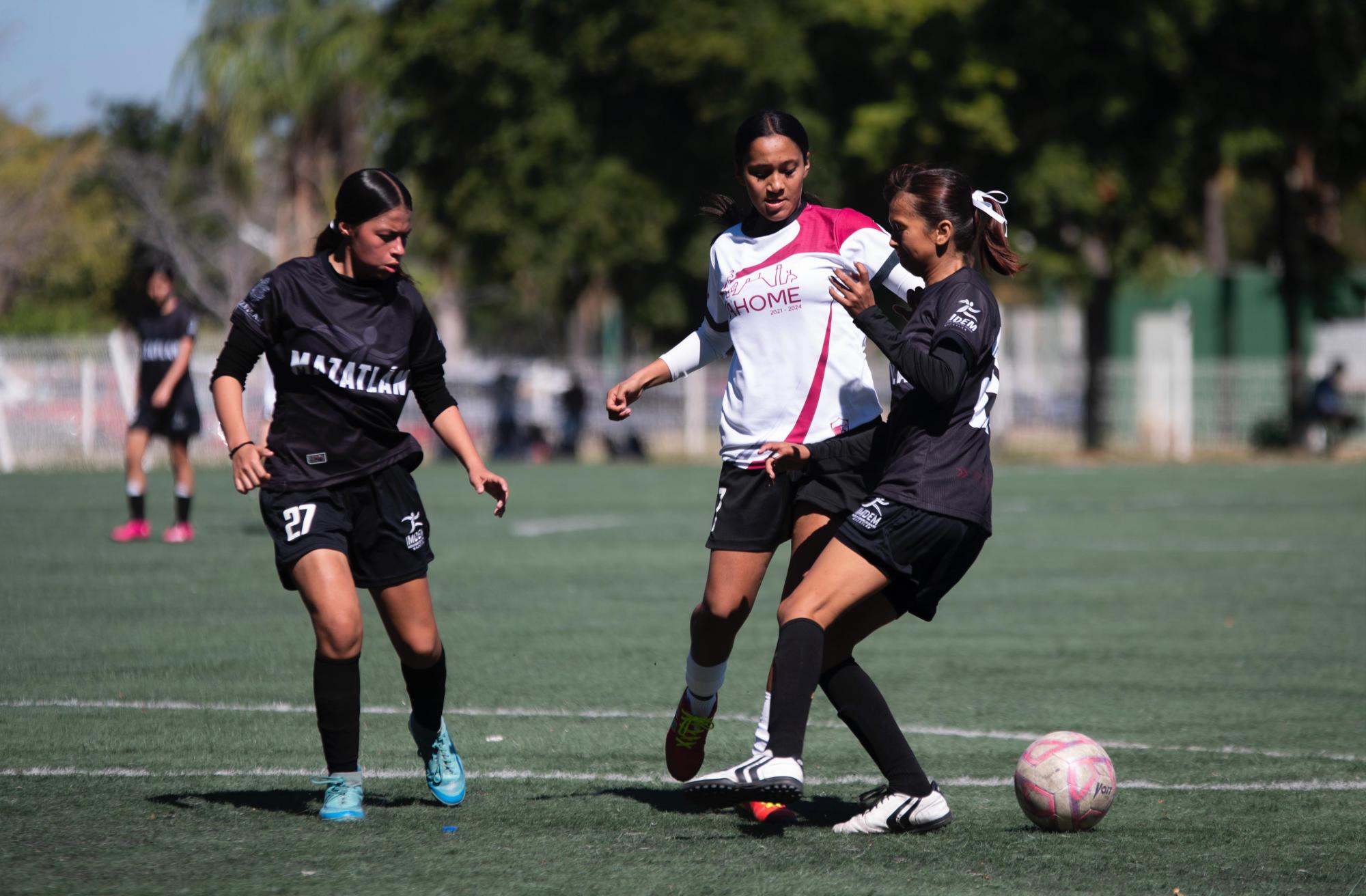$!Ahome y Culiacán se quedan con los oros en Estatal de futbol