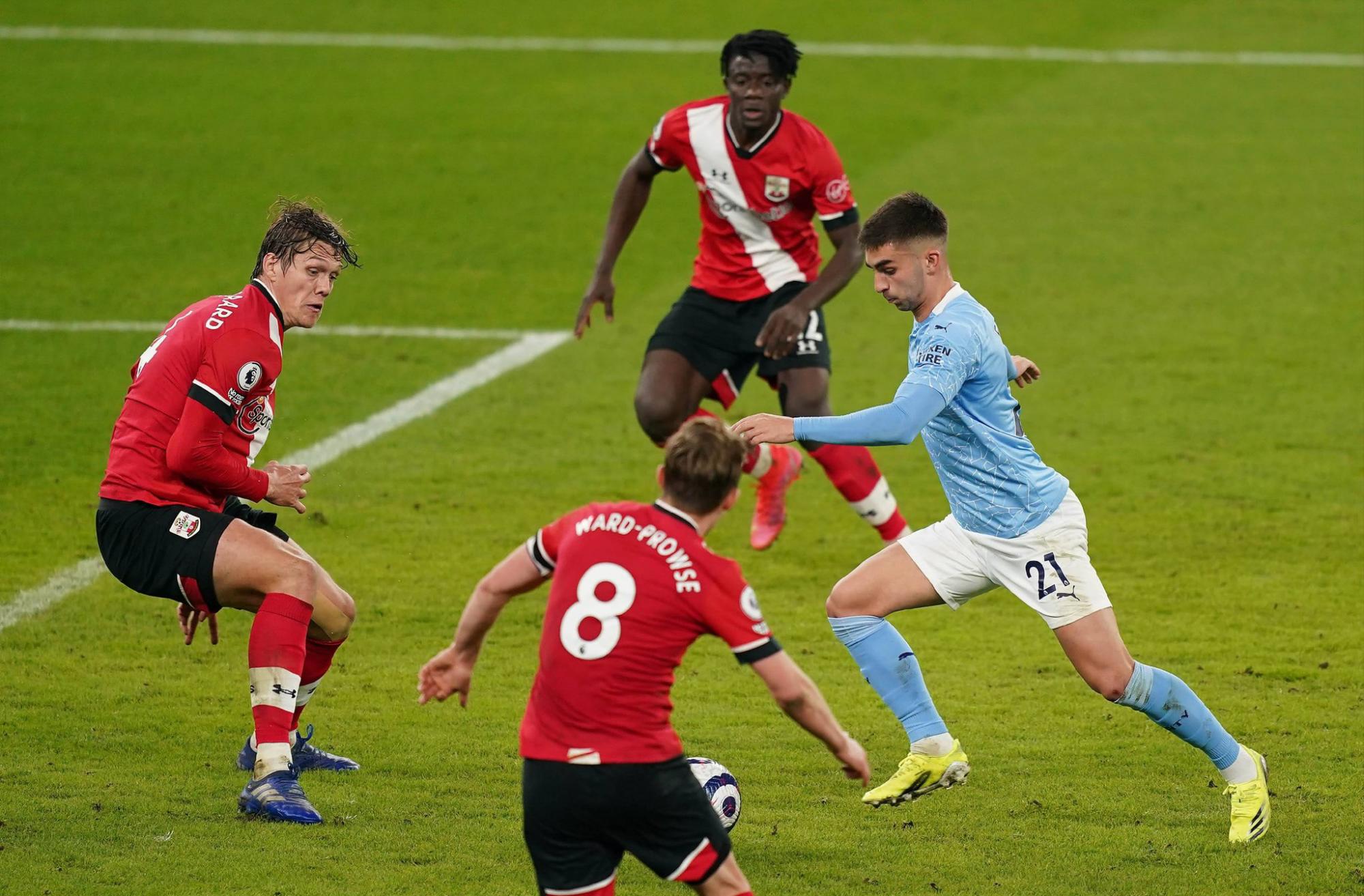 $!El Manchester City se olvida del tropiezo ante el United y golea al Southampton en la Premier
