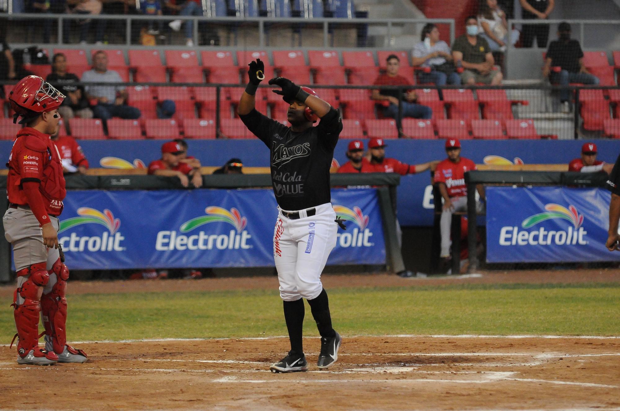 $!Venados de Mazatlán se guarda la escoba; Mayos de Navojoa gana 4-2 el tercero de la serie