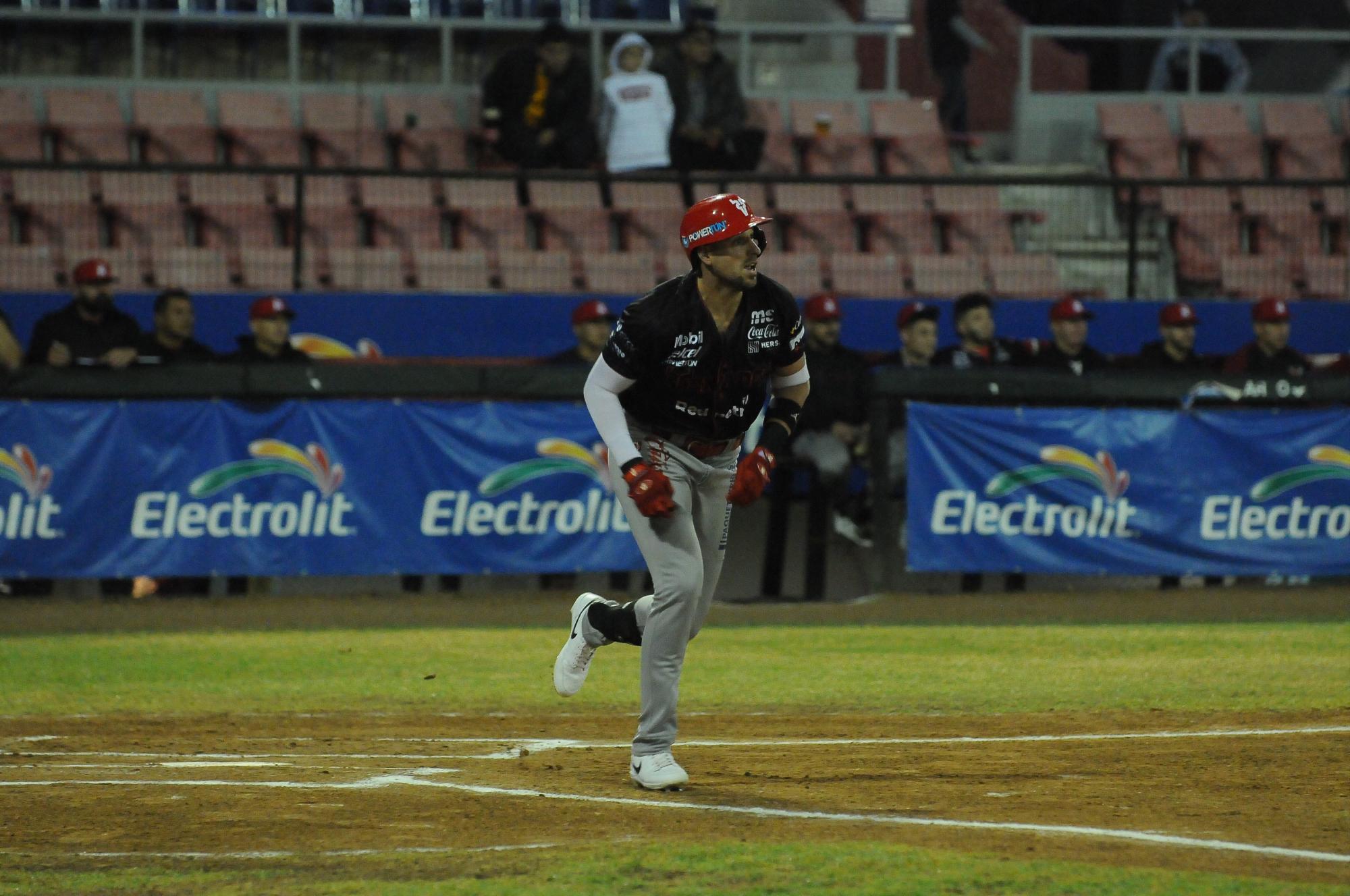 $!Venados se apoya en ‘Cacao’ Valdez para emparejar la serie en Navojoa