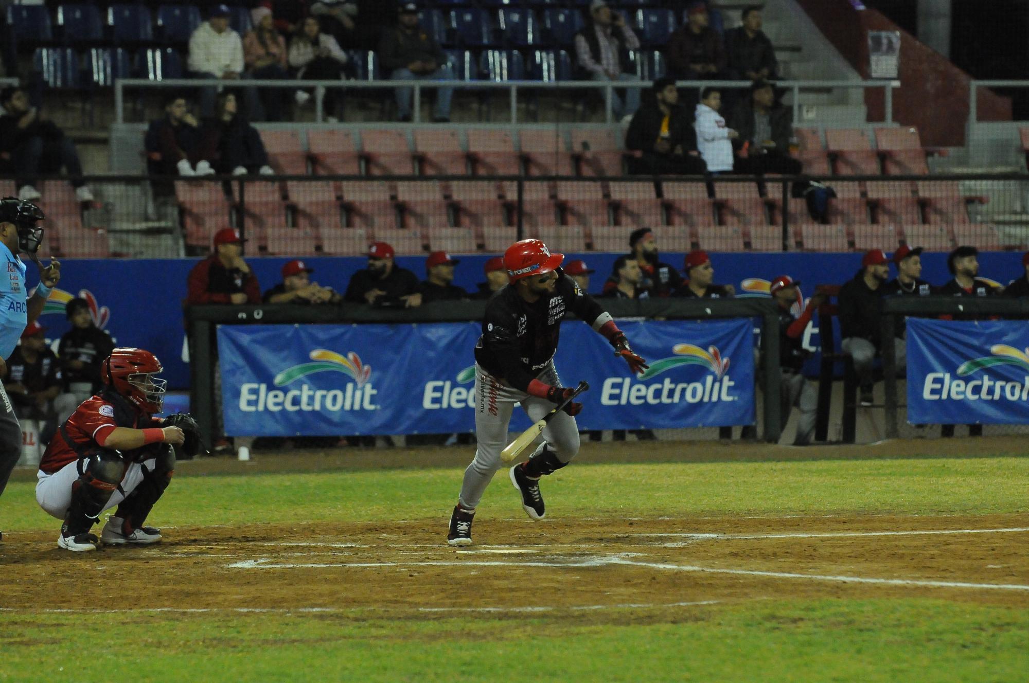 $!Venados se apoya en ‘Cacao’ Valdez para emparejar la serie en Navojoa