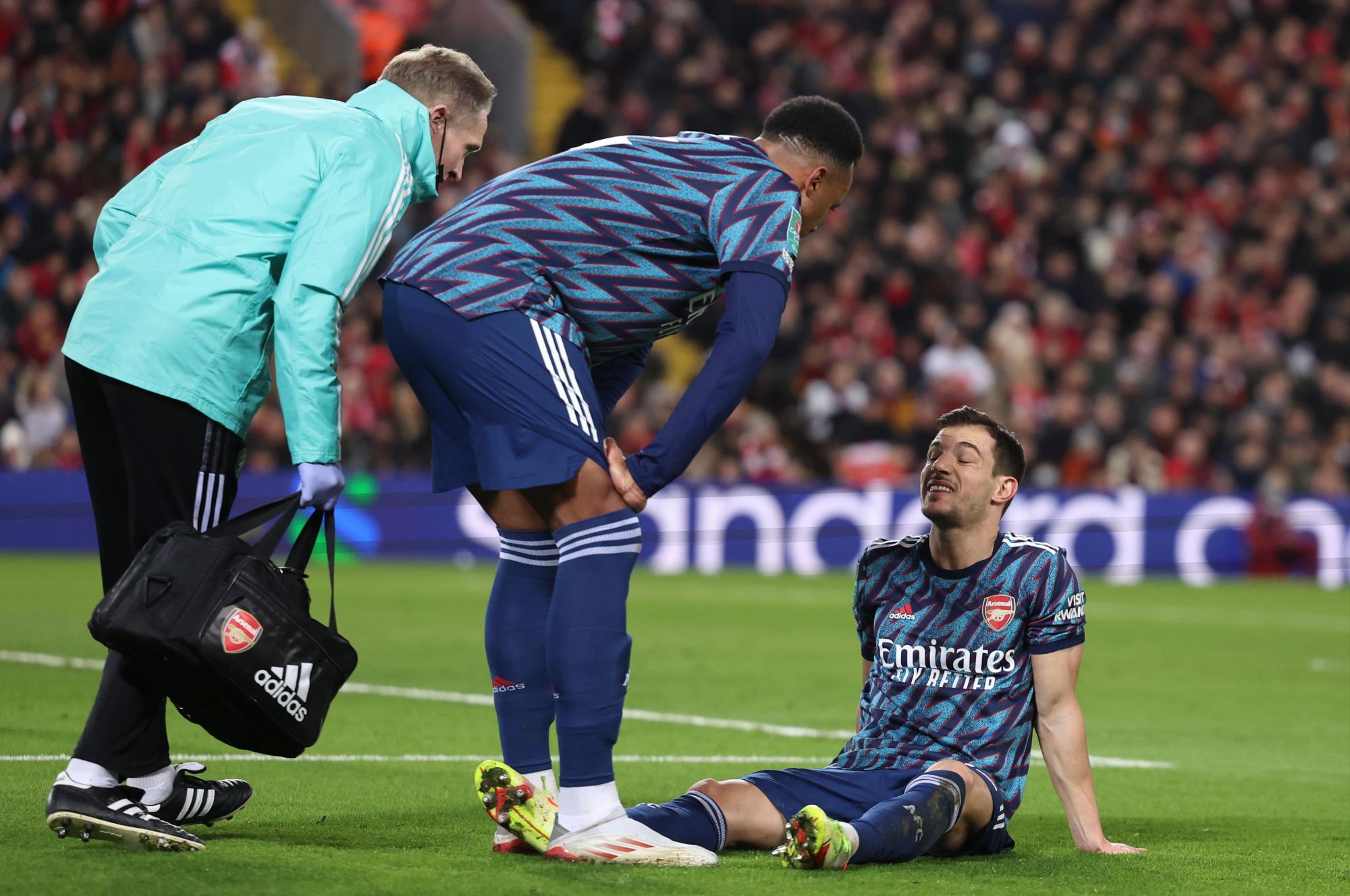 $!Liverpool no puede vencer al Arsenal, que terminó el juego con 10 elementos en la cancha