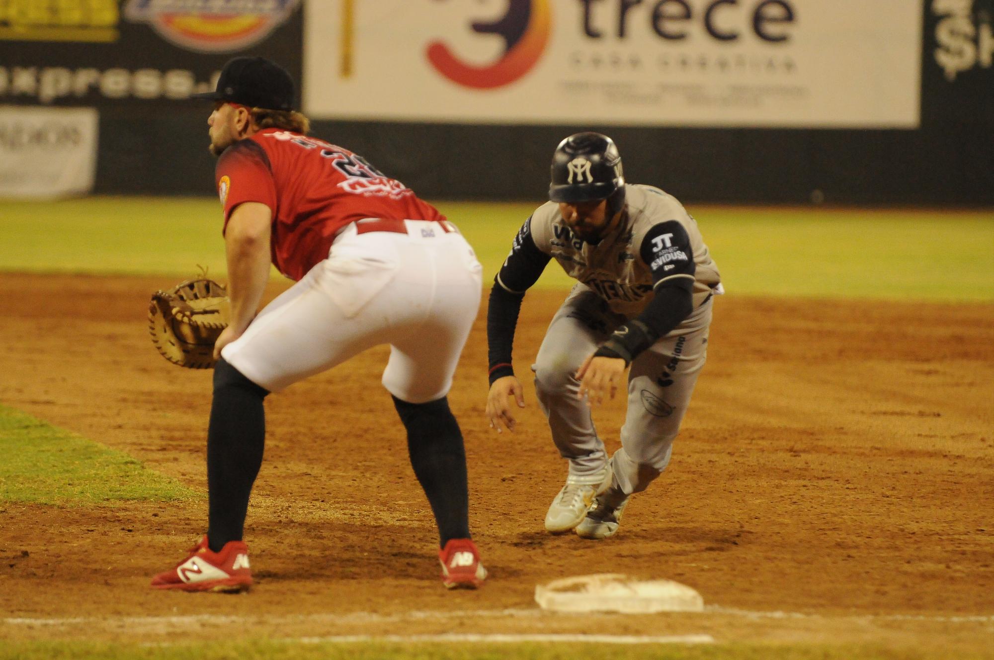 $!Mayos viene de atrás y deja a Sultanes tendido en el terreno