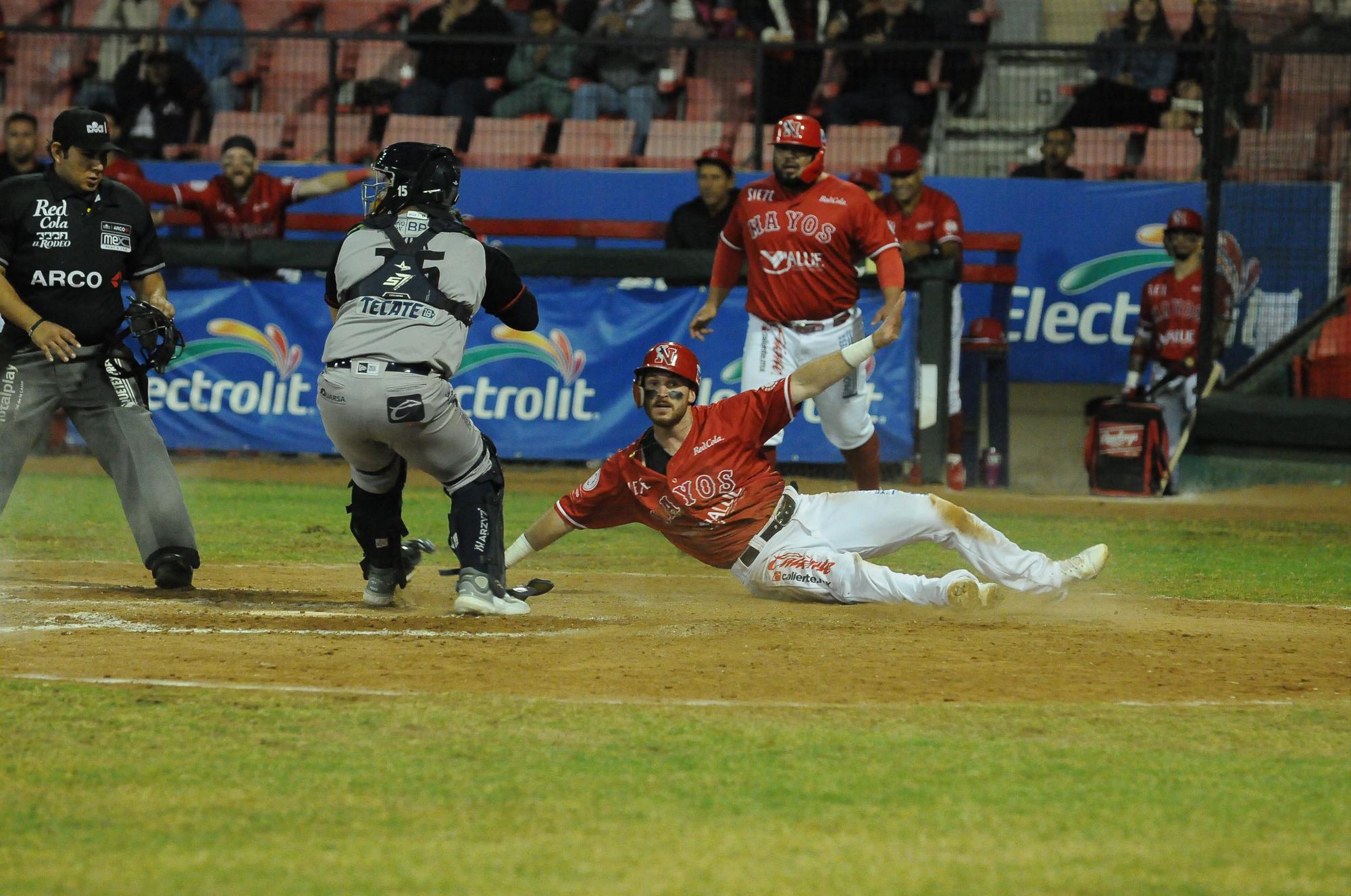$!En noche de batazos largos, se empata la serie en Navojoa