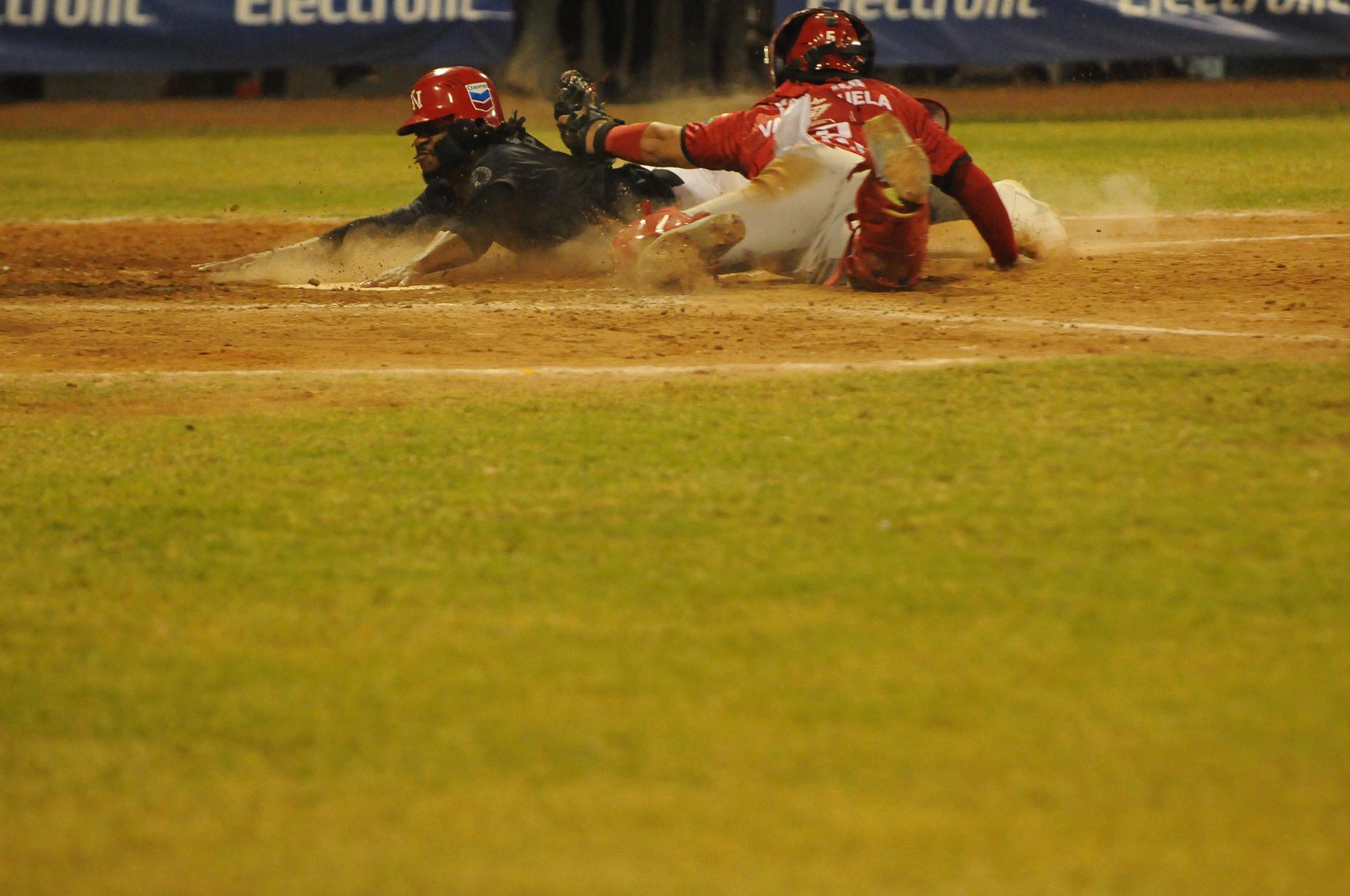 $!Venados de Mazatlán vence 8-6 a Mayos de Navojoa y asegura su primera serie como visitante