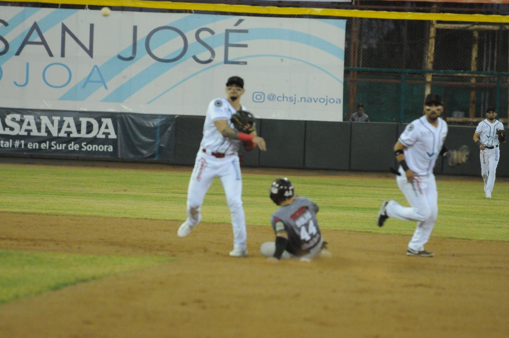 $!Tomateros se queda con la serie en Navojoa