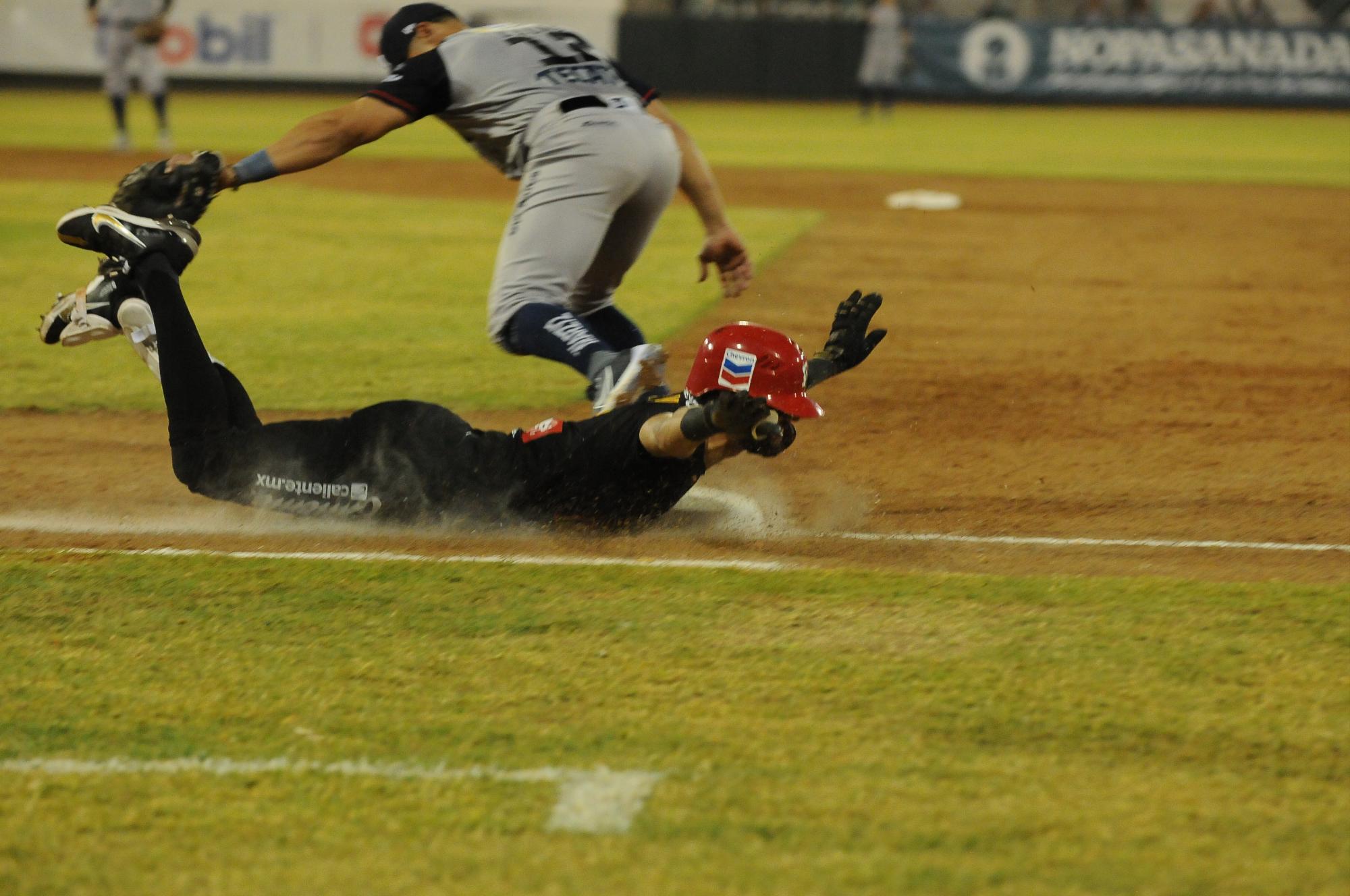 $!Sultanes de Monterrey doblega a Mayos enNavojoa