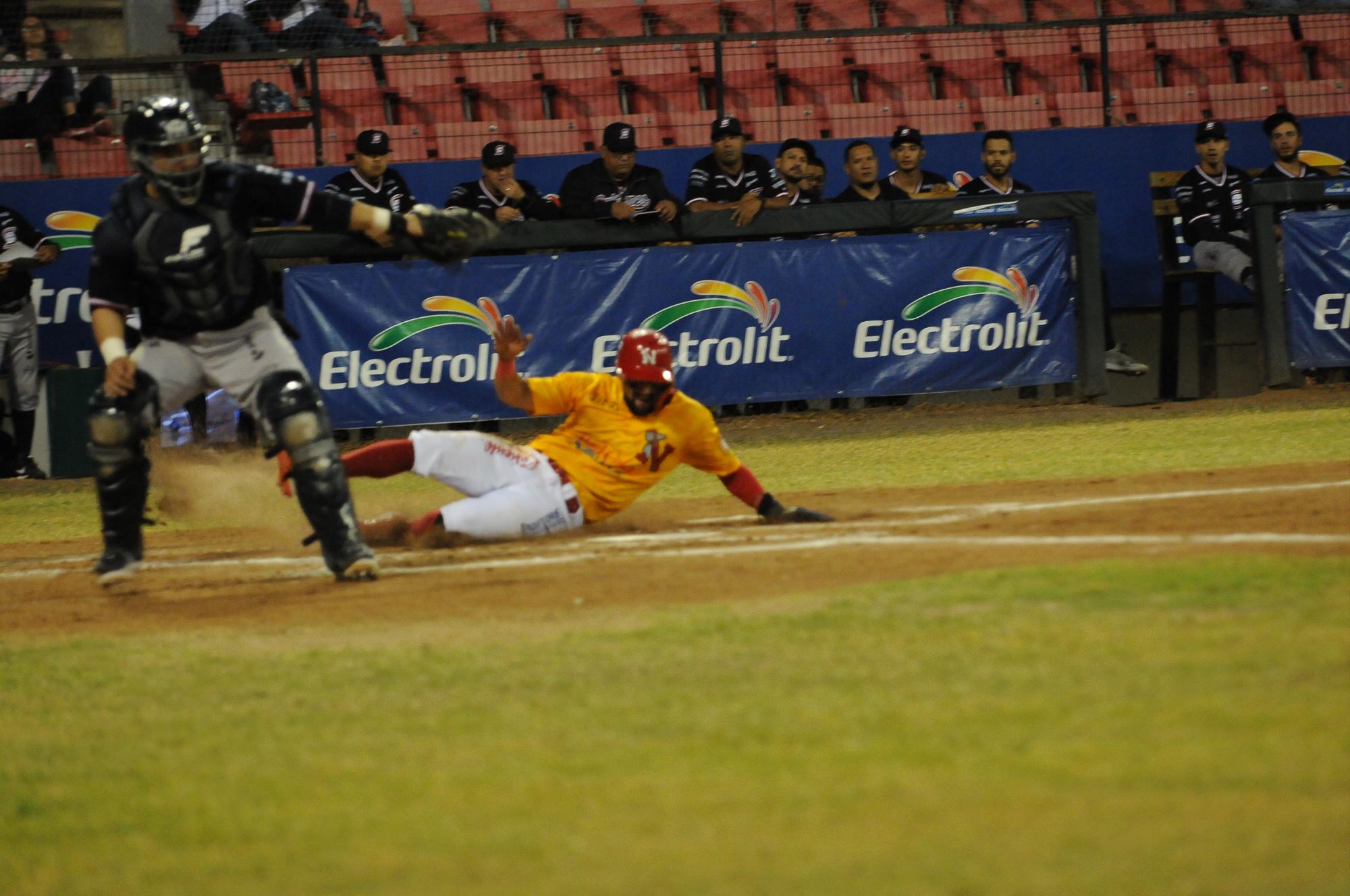 $!Mayos vence a Sultanes y se queda con la serie
